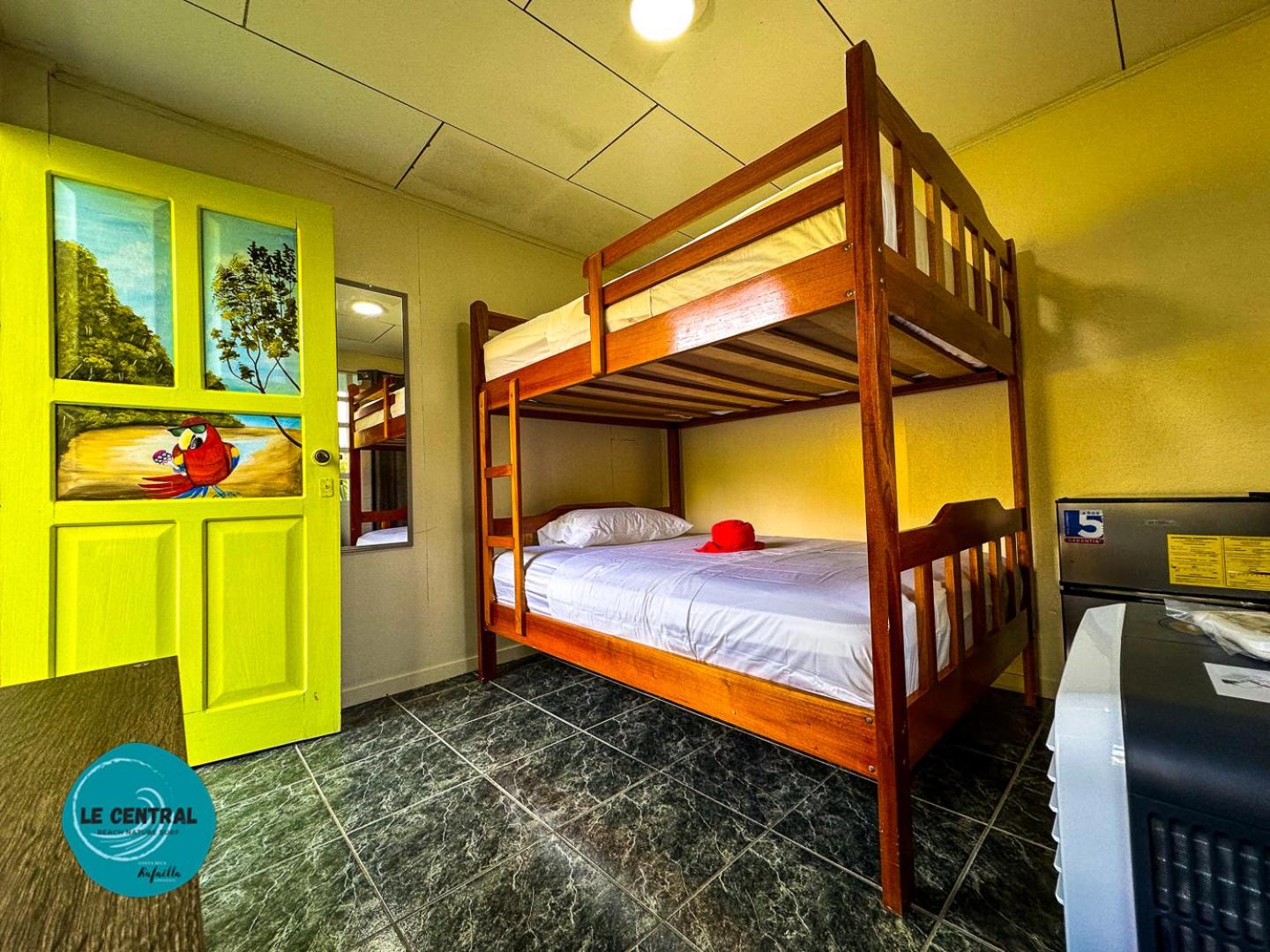 Le Central - Beach Hostel Vibe