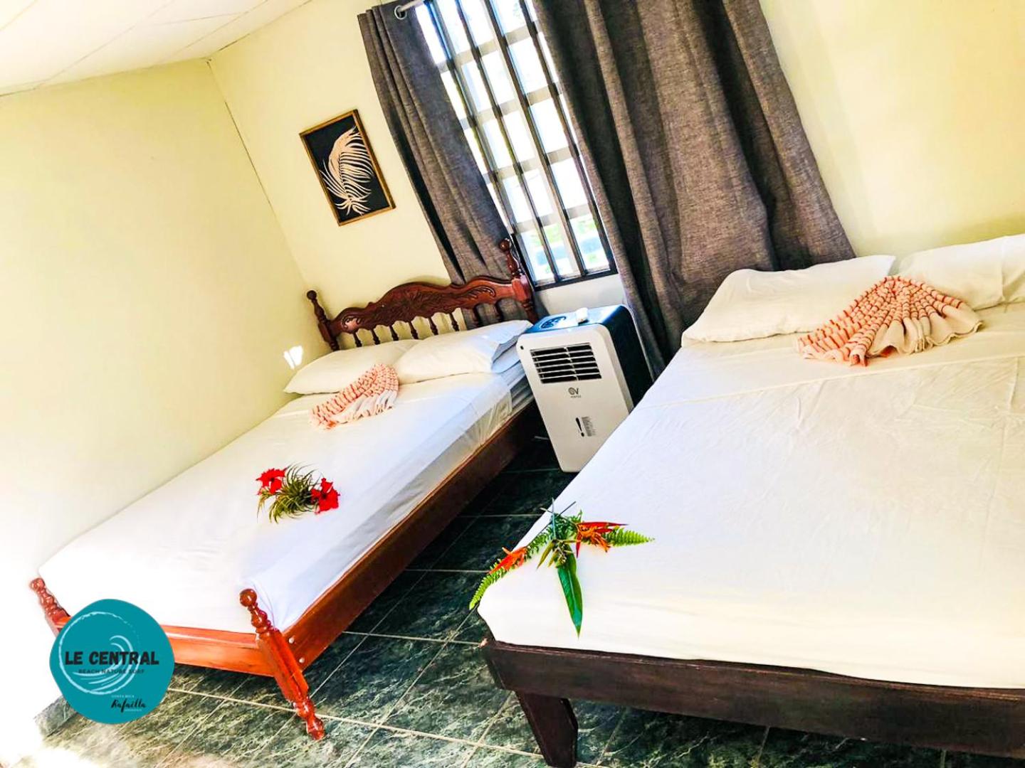 Le Central - Beach Hostel Vibe