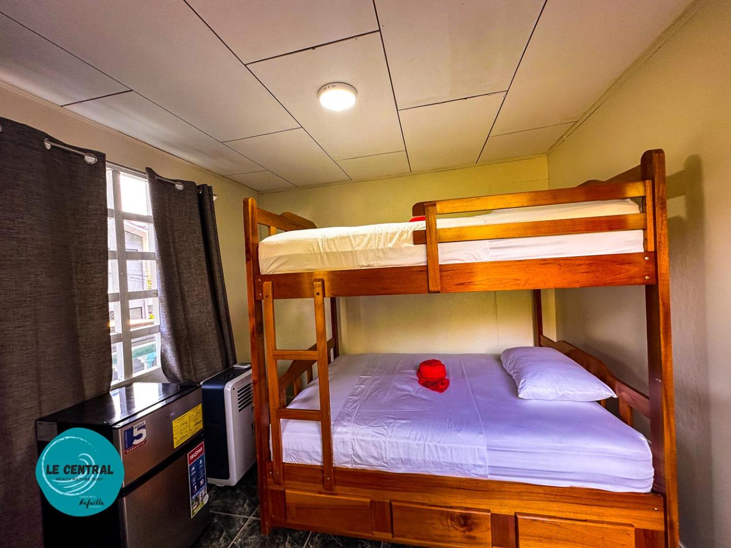 Le Central - Beach Hostel Vibe