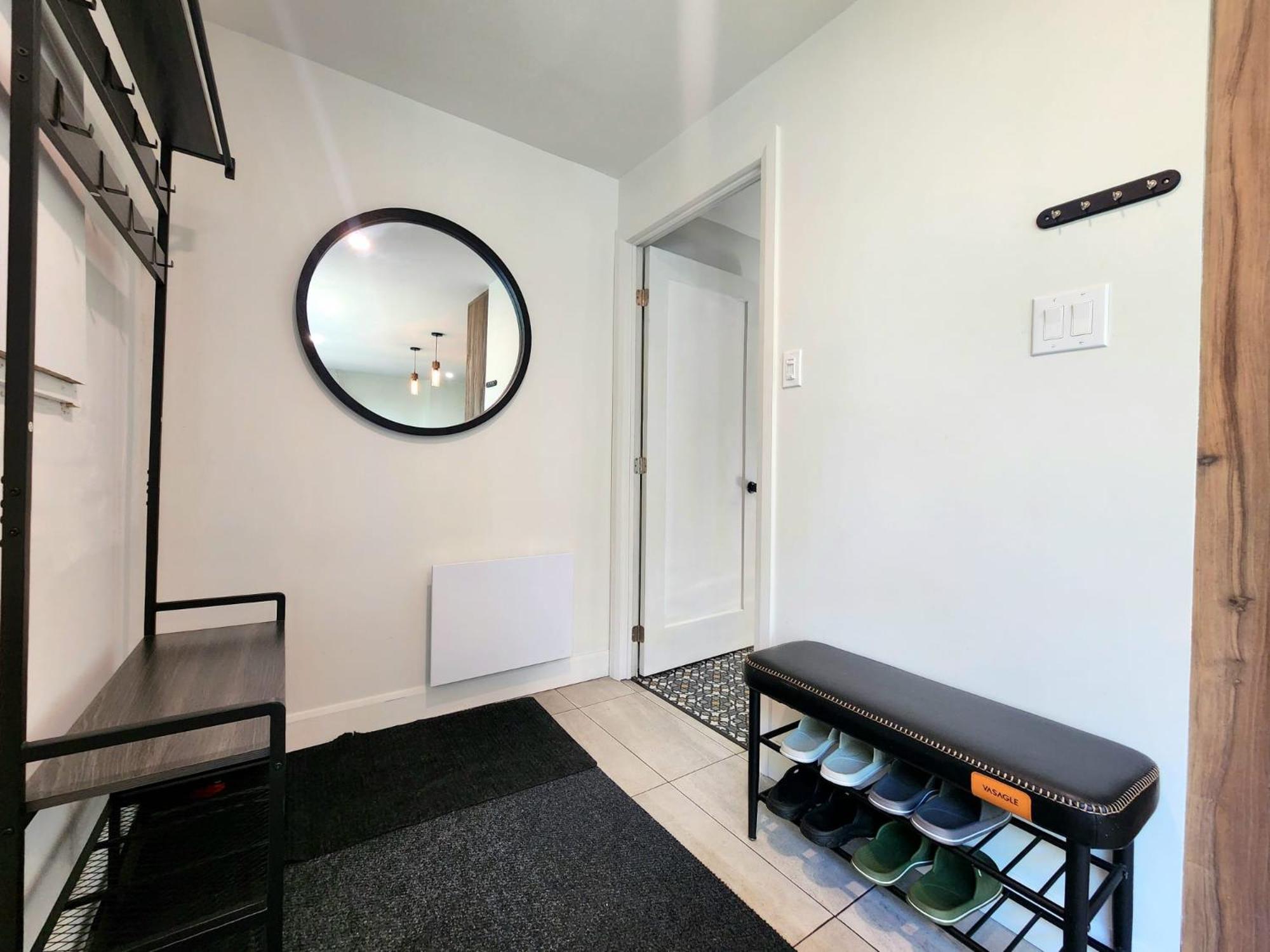 Peaceful City View - Hot Tub - 2 Parking & EV Chrger