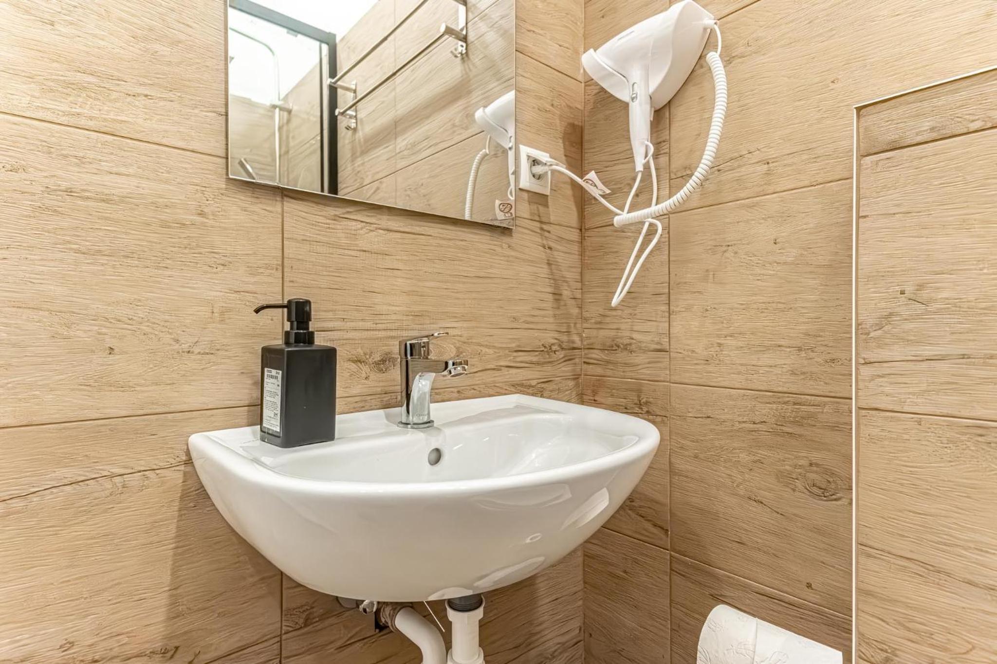 Comfortable 1BR Apt in Beautiful Location