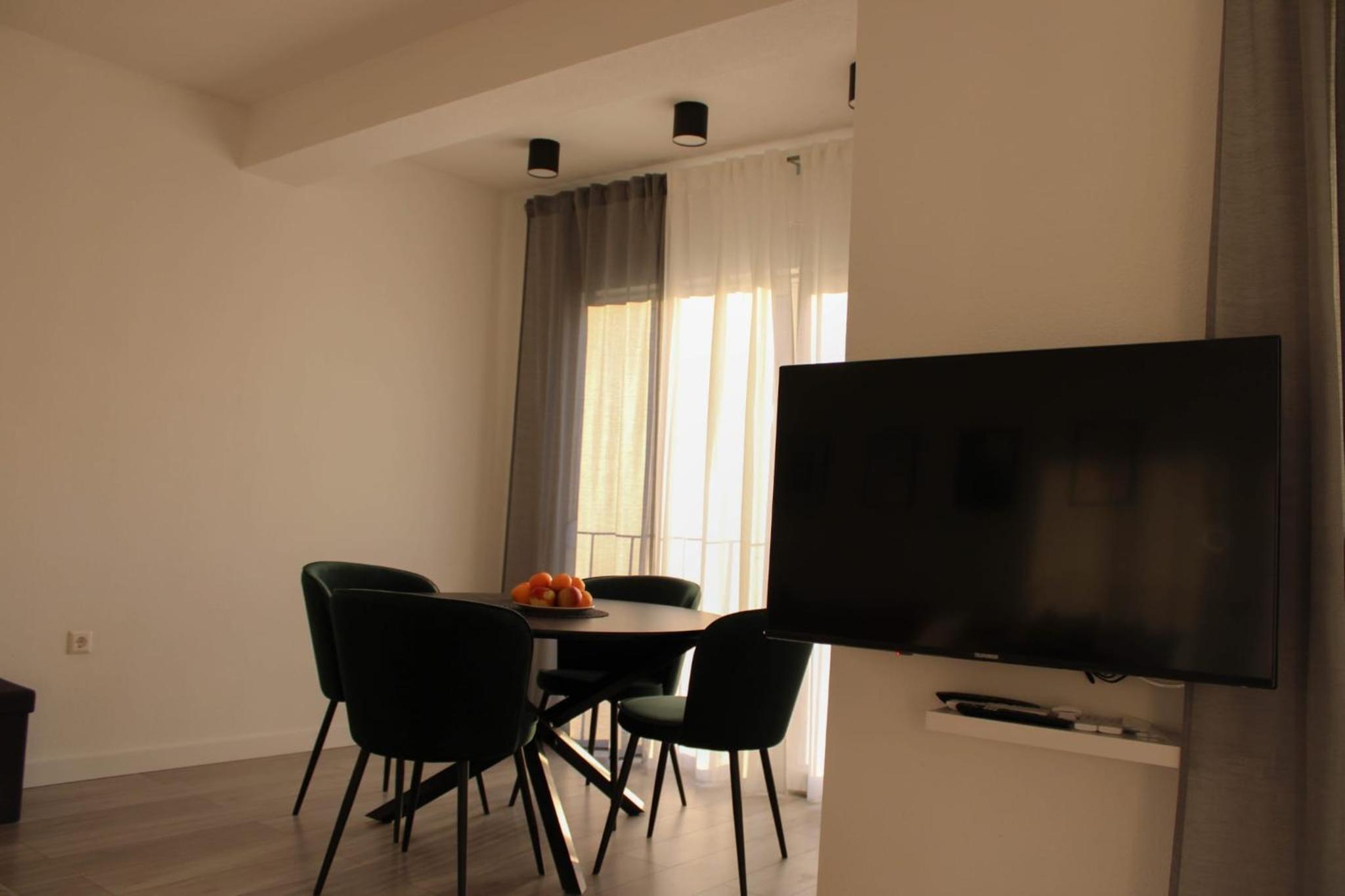 Apartment Merry Harmony Heights - Balcony & Free Garage & Parking