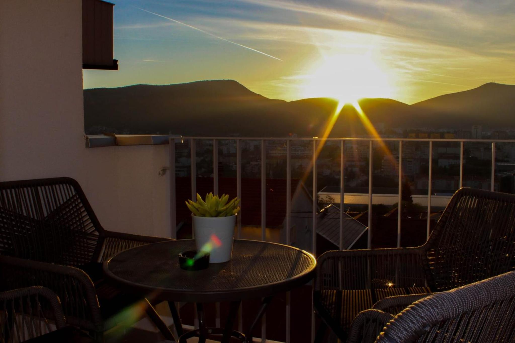 Apartment Merry Harmony Heights - Balcony & Free Garage & Parking