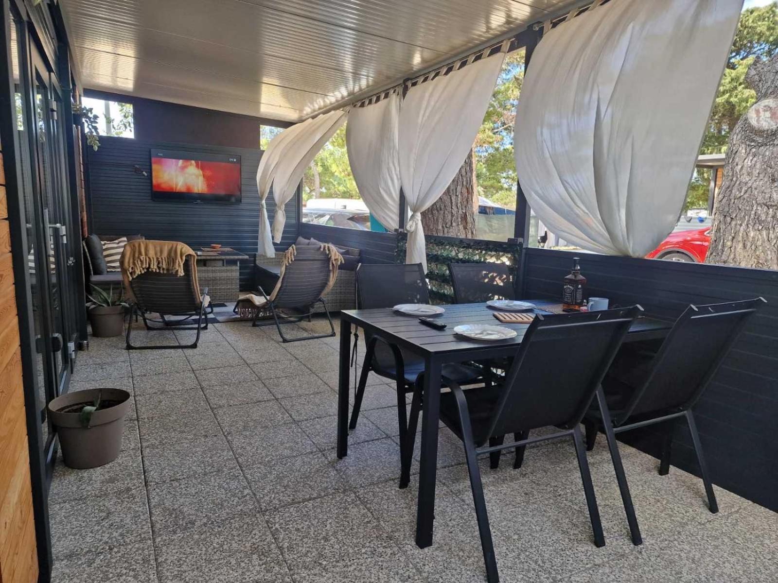 MobilHomeCharly