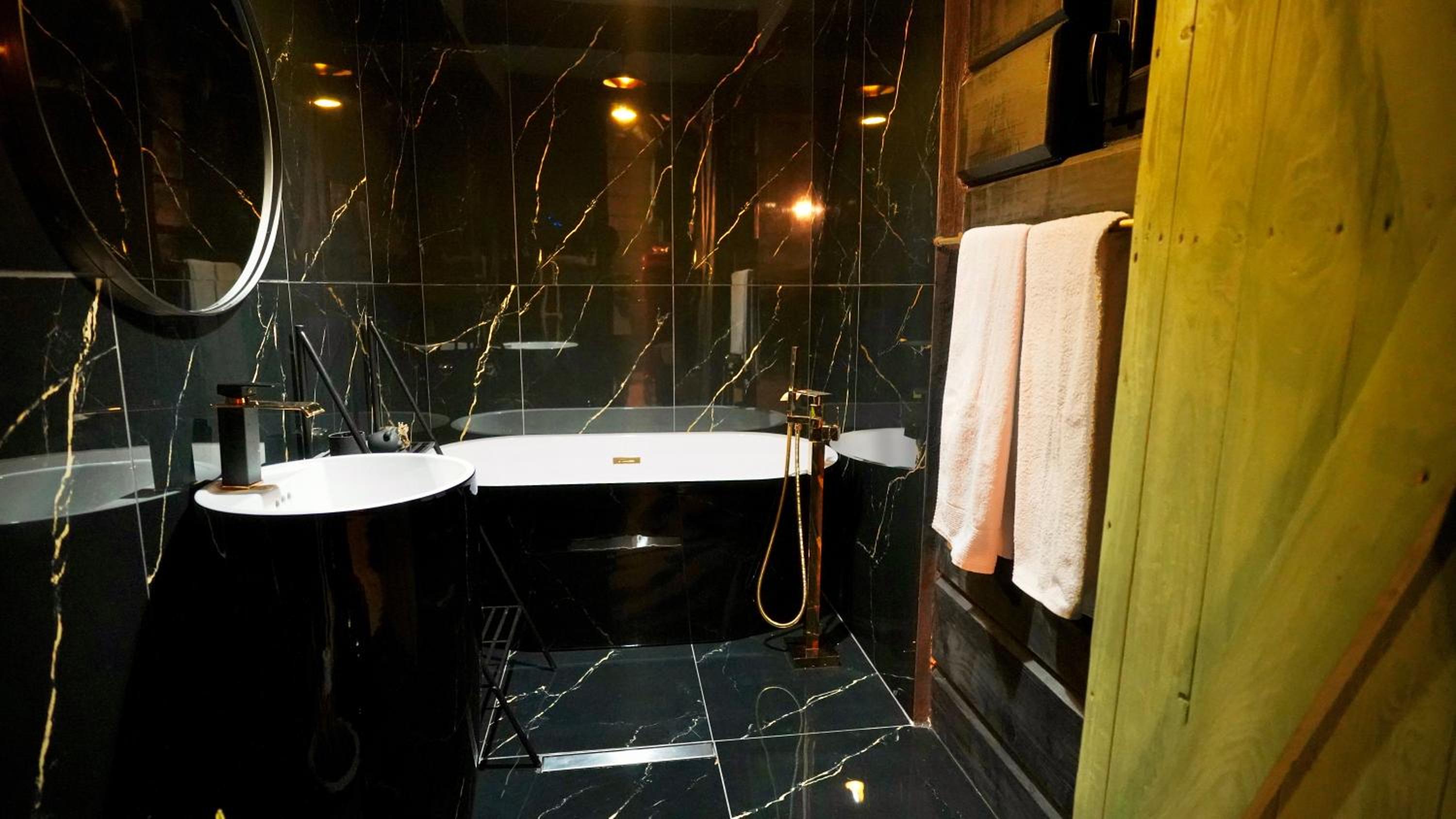 Porumbacu Mountain Views - Cabană cu Piscină