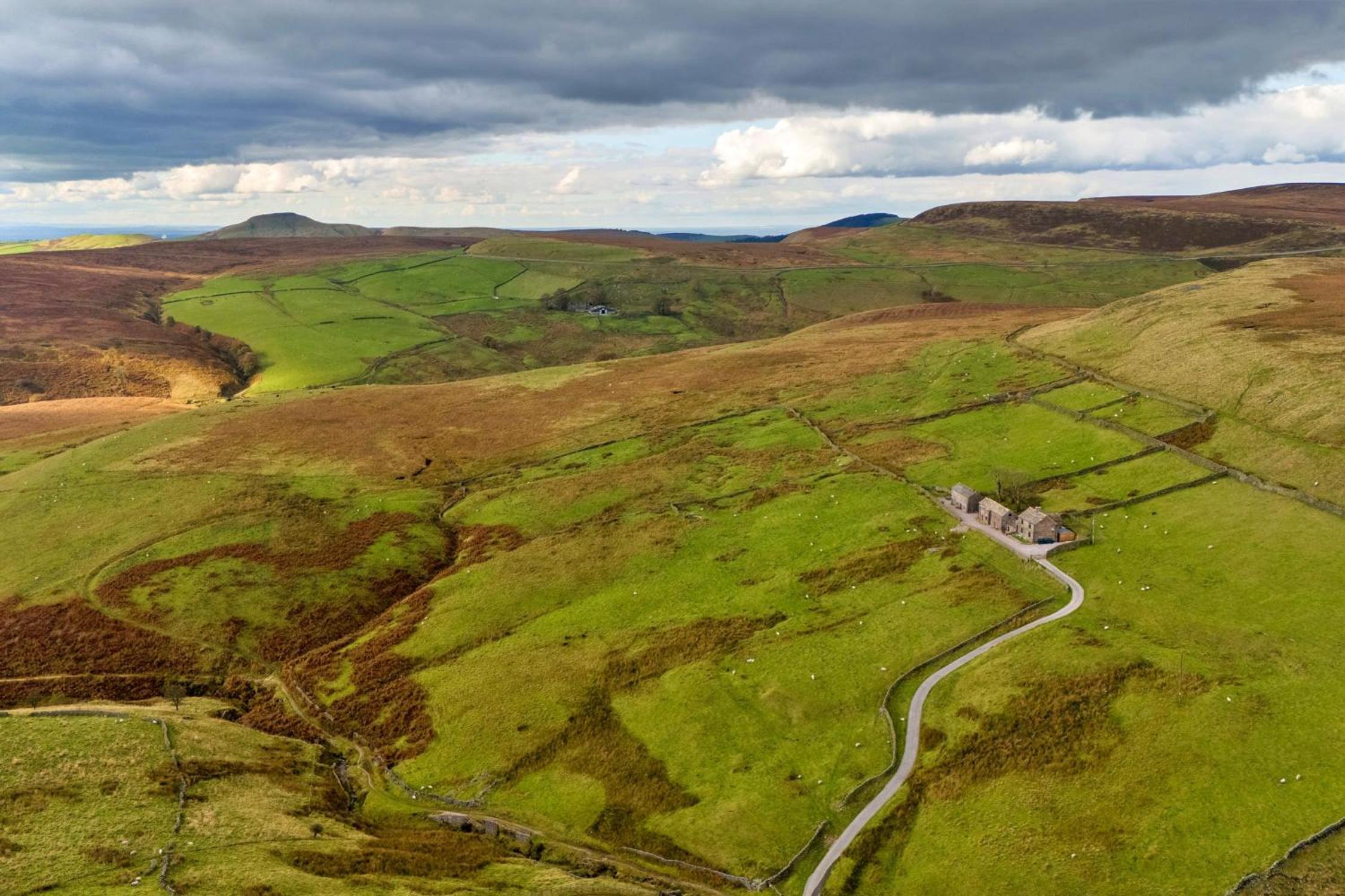 Finest Retreats - Middle Barn at Blackclough Farm view 2