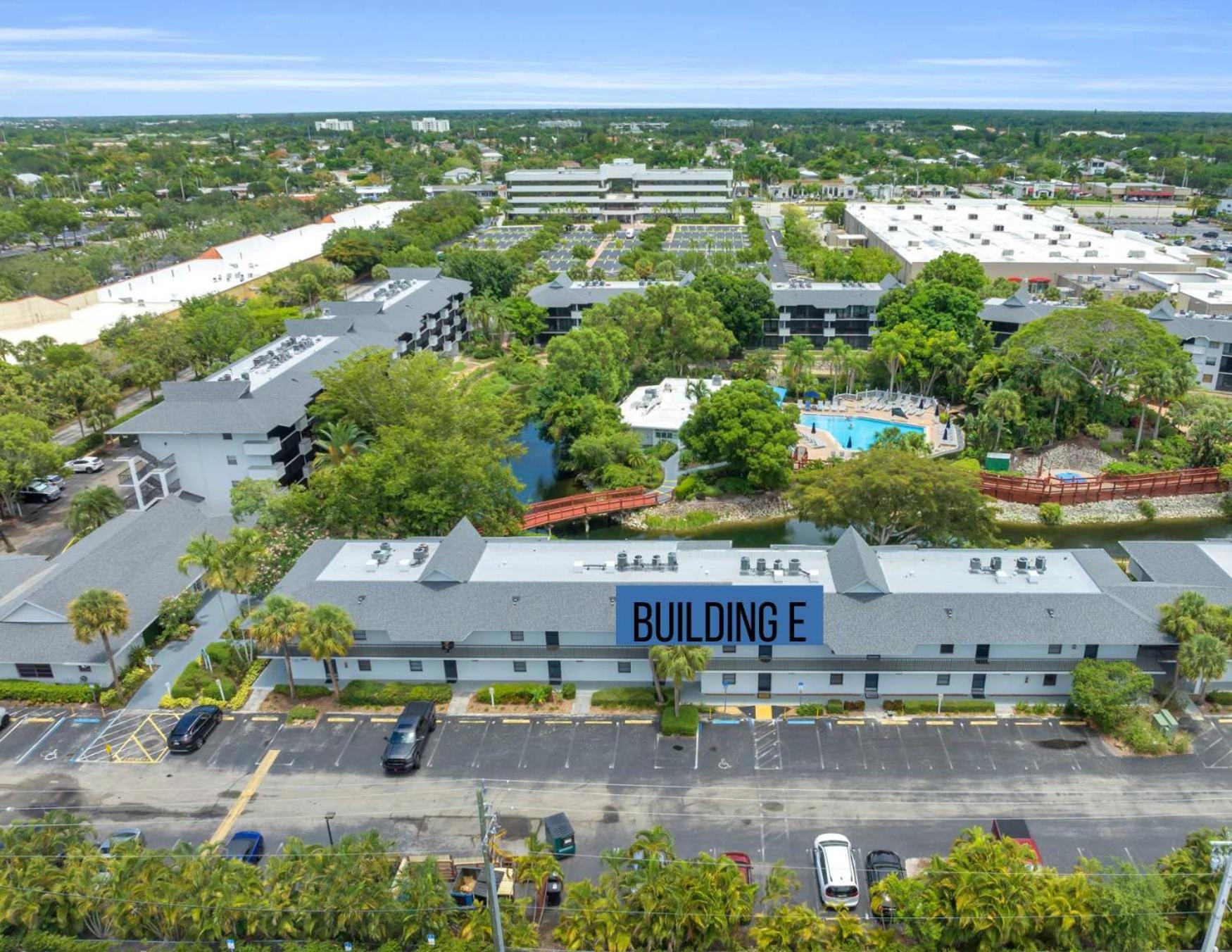 Fantastic Views - A Fully Renovated Deluxe Condo W Private Beach Access view 4