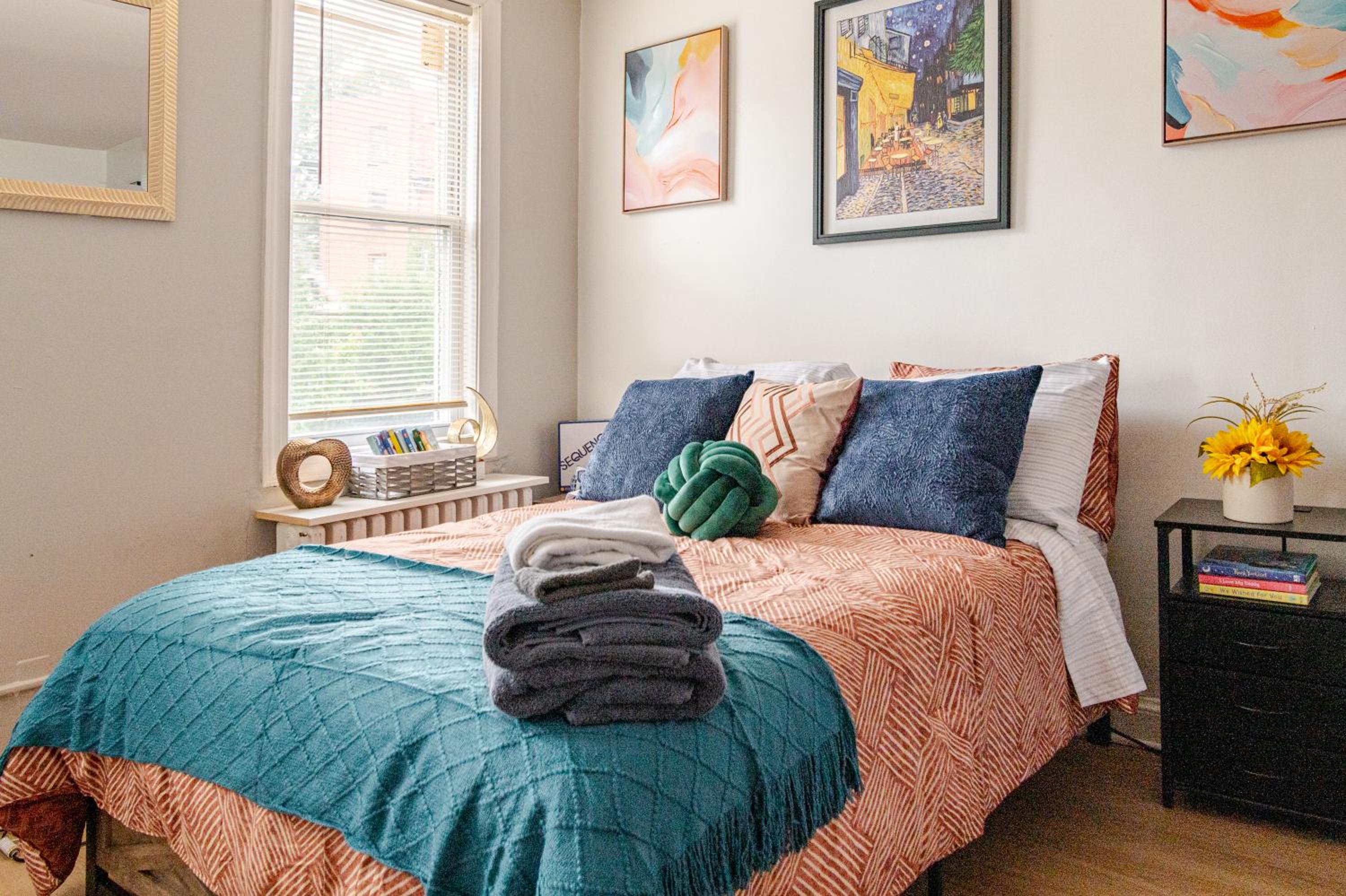 Washington DC Vacations - Bright  Cozy 2 Bedroom, 1 Bath, 2 Miles from White House - Property Image 1