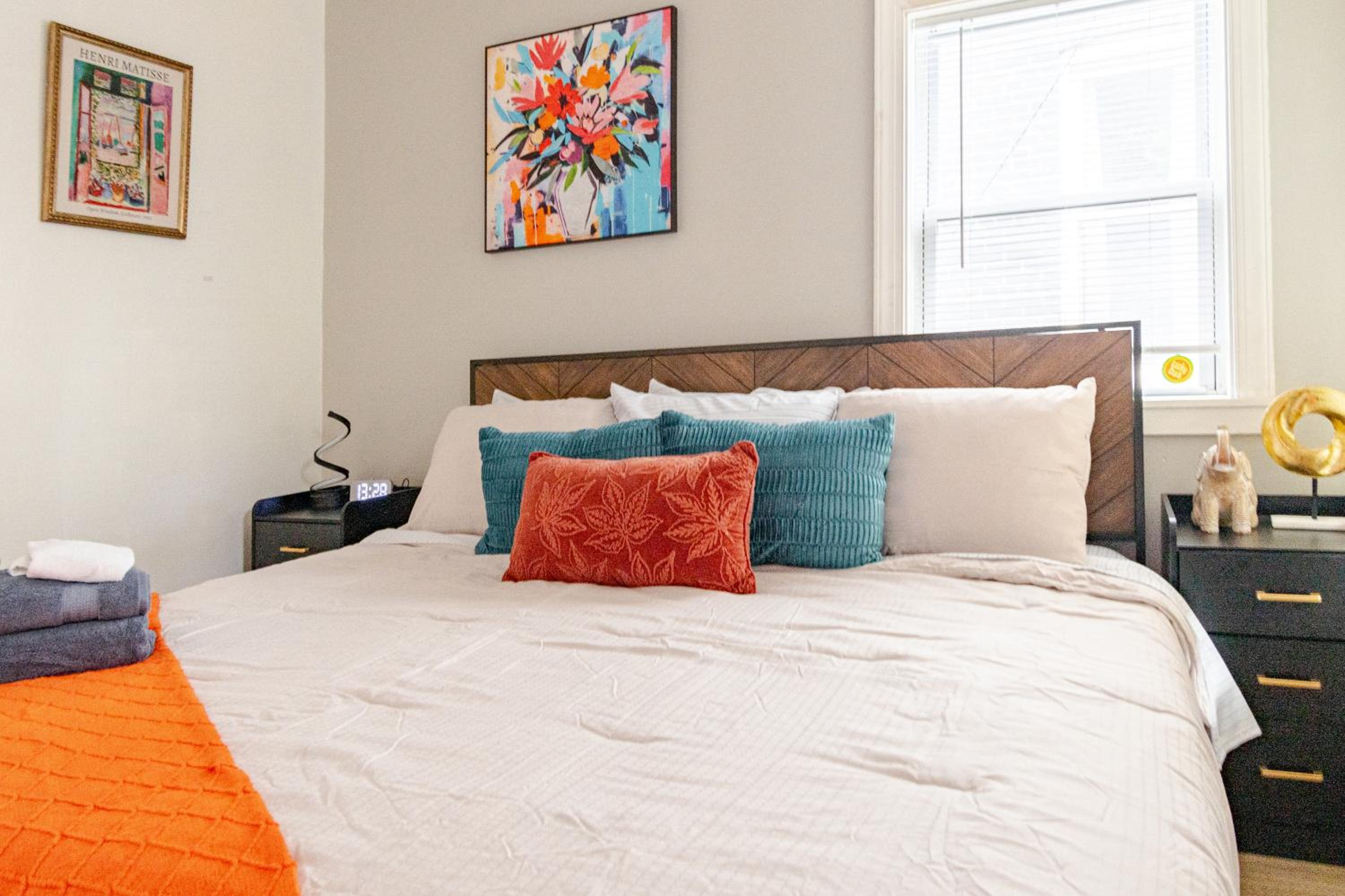 Washington DC Vacations - Bright  Cozy 2 Bedroom, 1 Bath, 2 Miles from White House - Property Image 1