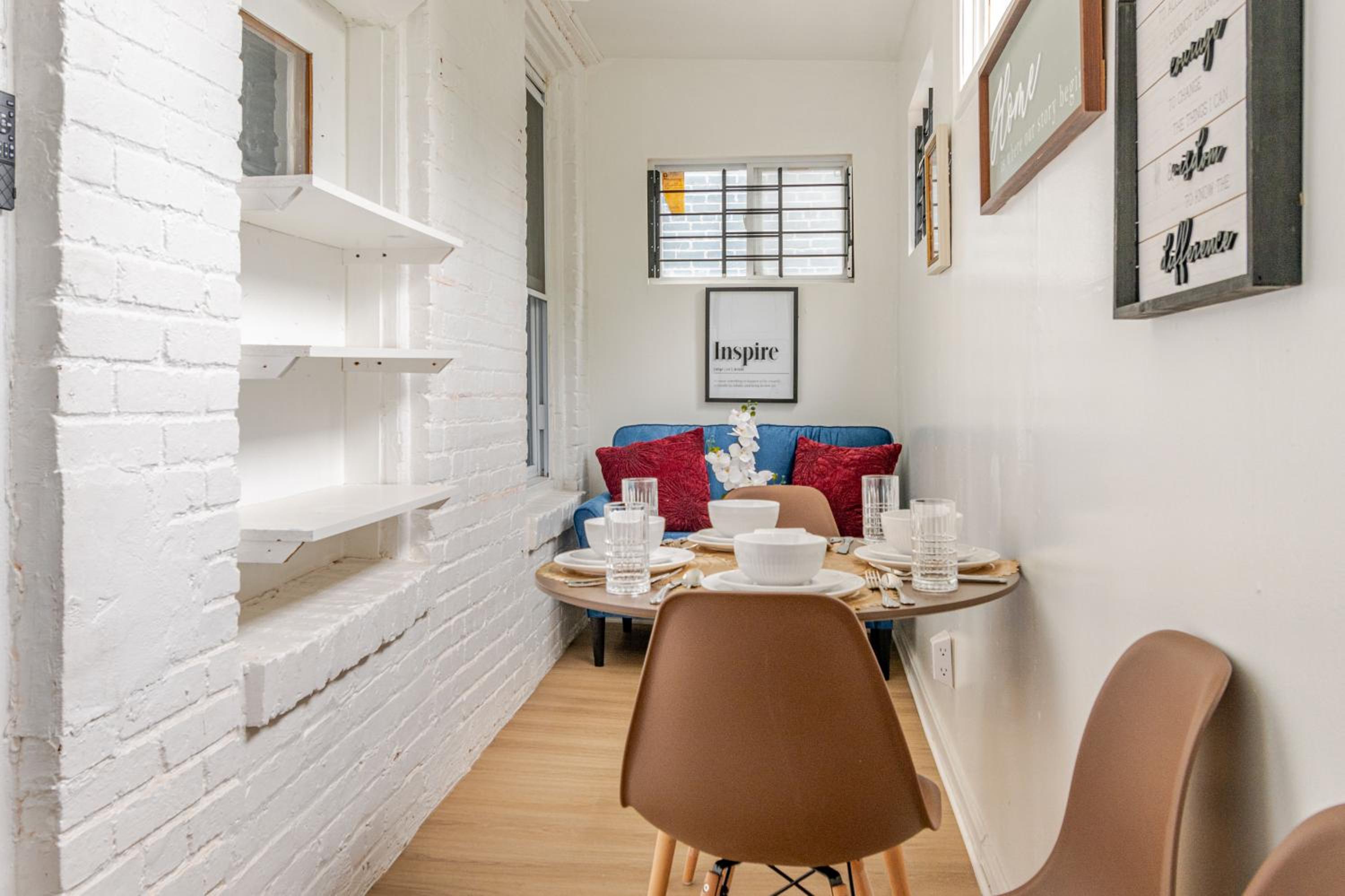 Washington DC Vacations - Bright  Cozy 2 Bedroom, 1 Bath, 2 Miles from White House - Property Image 3