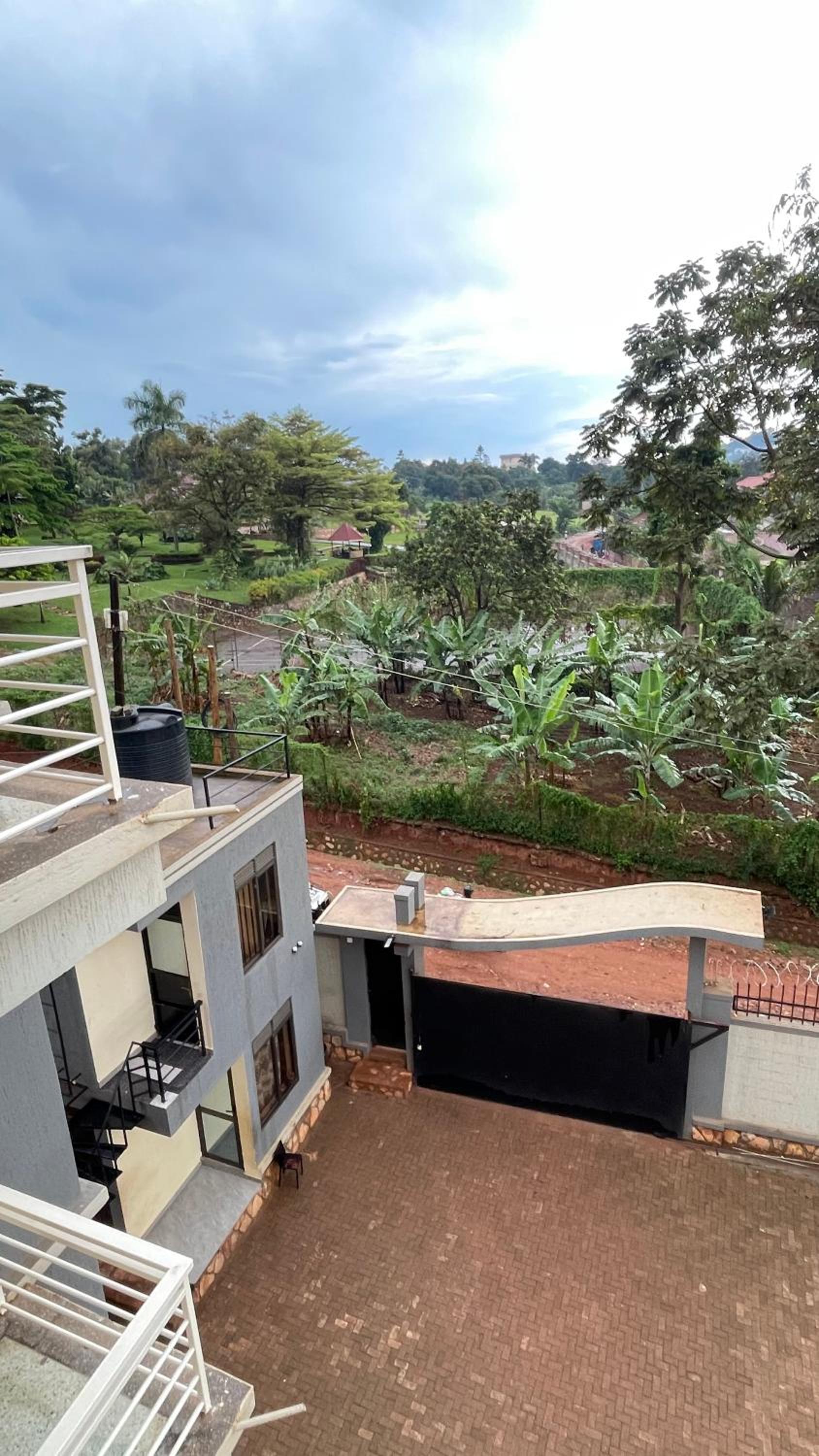Modest Spacious Apartment view 4
