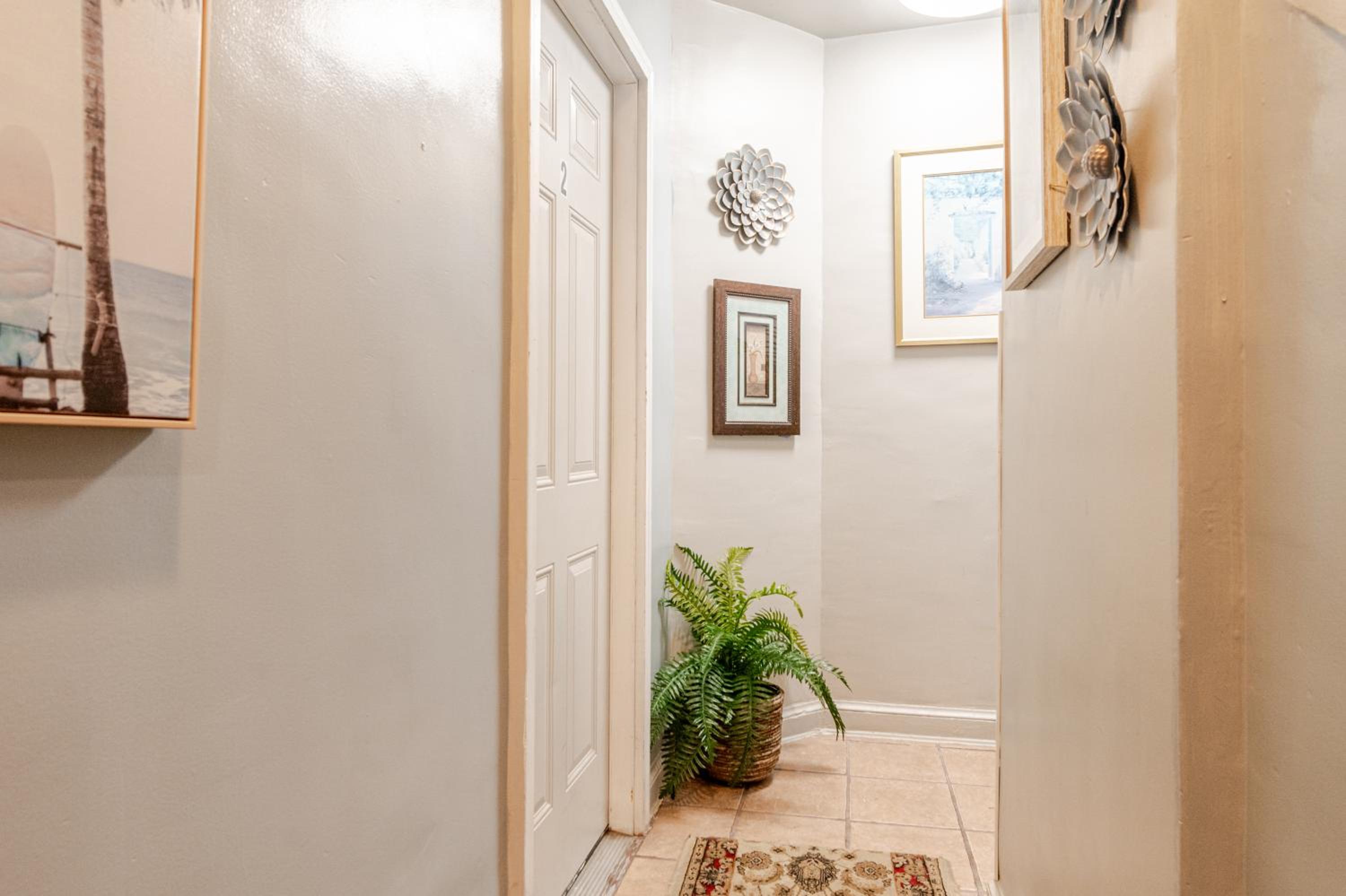 Washington DC Vacations - Bright  Cozy 2 Bedroom, 1 Bath, 2 Miles from White House - Property Image 8
