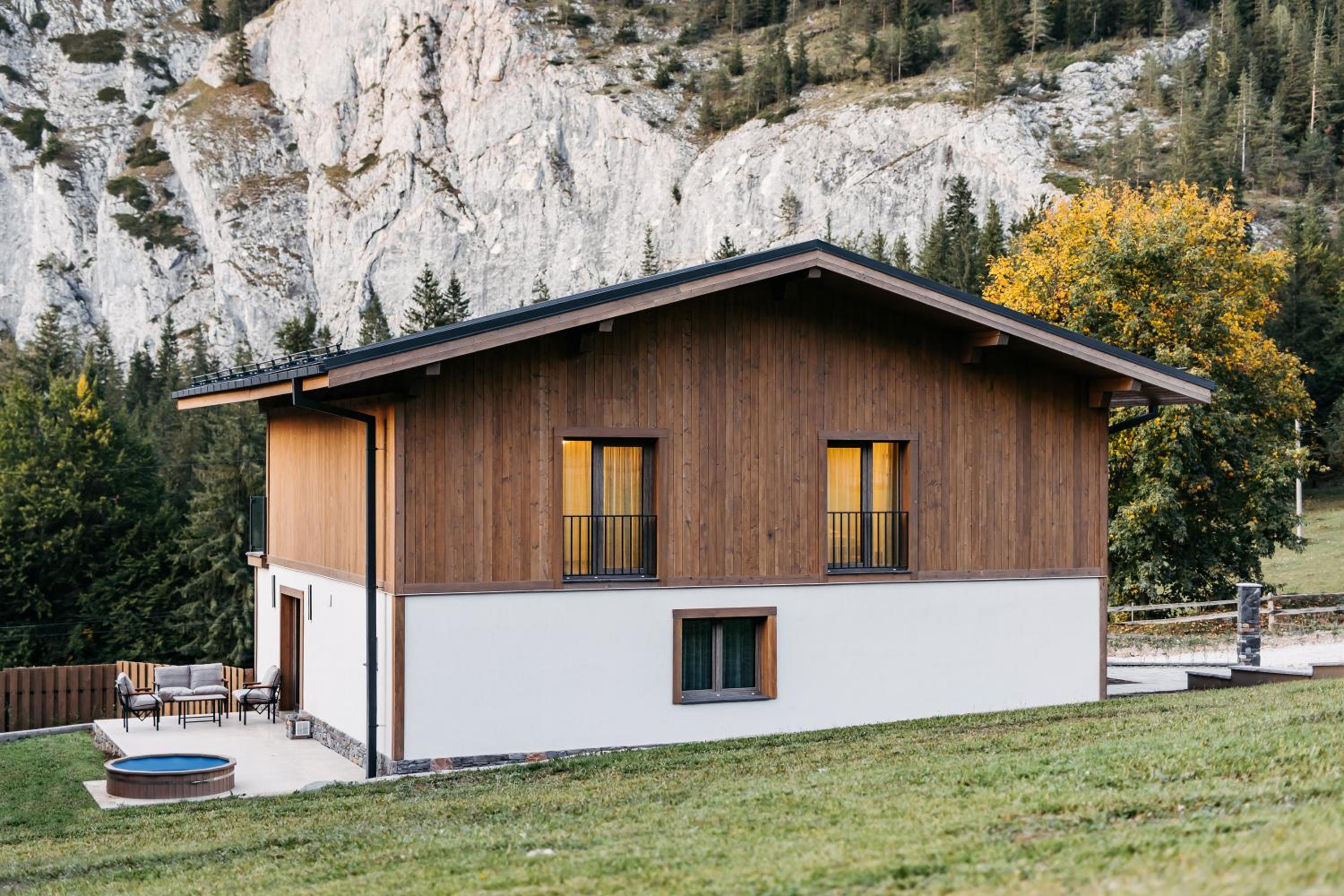 Grand Chalet Lacu Rosu view 3