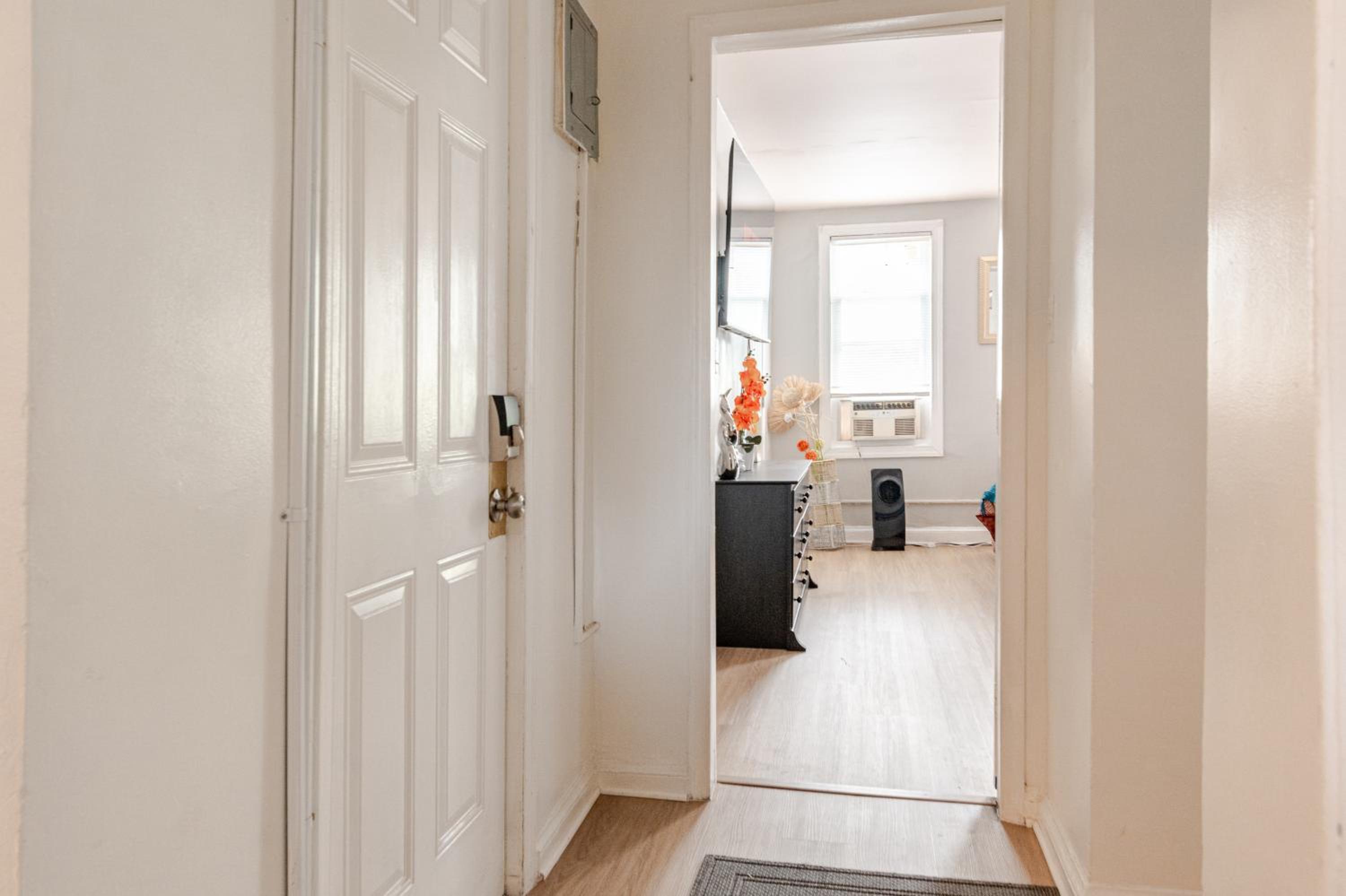 Washington DC Vacations - Bright  Cozy 2 Bedroom, 1 Bath, 2 Miles from White House - Property Image 5