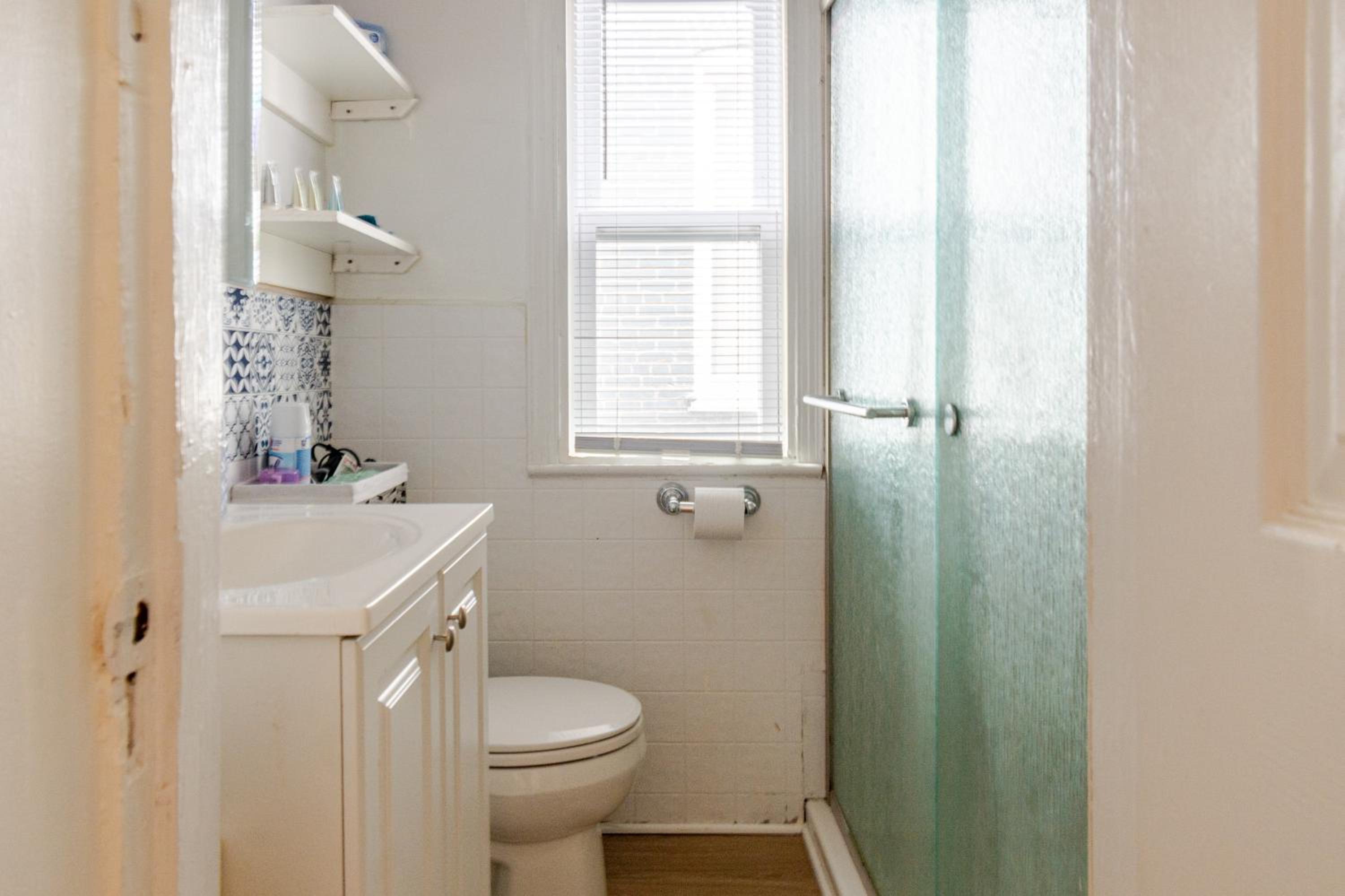 Washington DC Vacations - Bright  Cozy 2 Bedroom, 1 Bath, 2 Miles from White House - Property Image 4