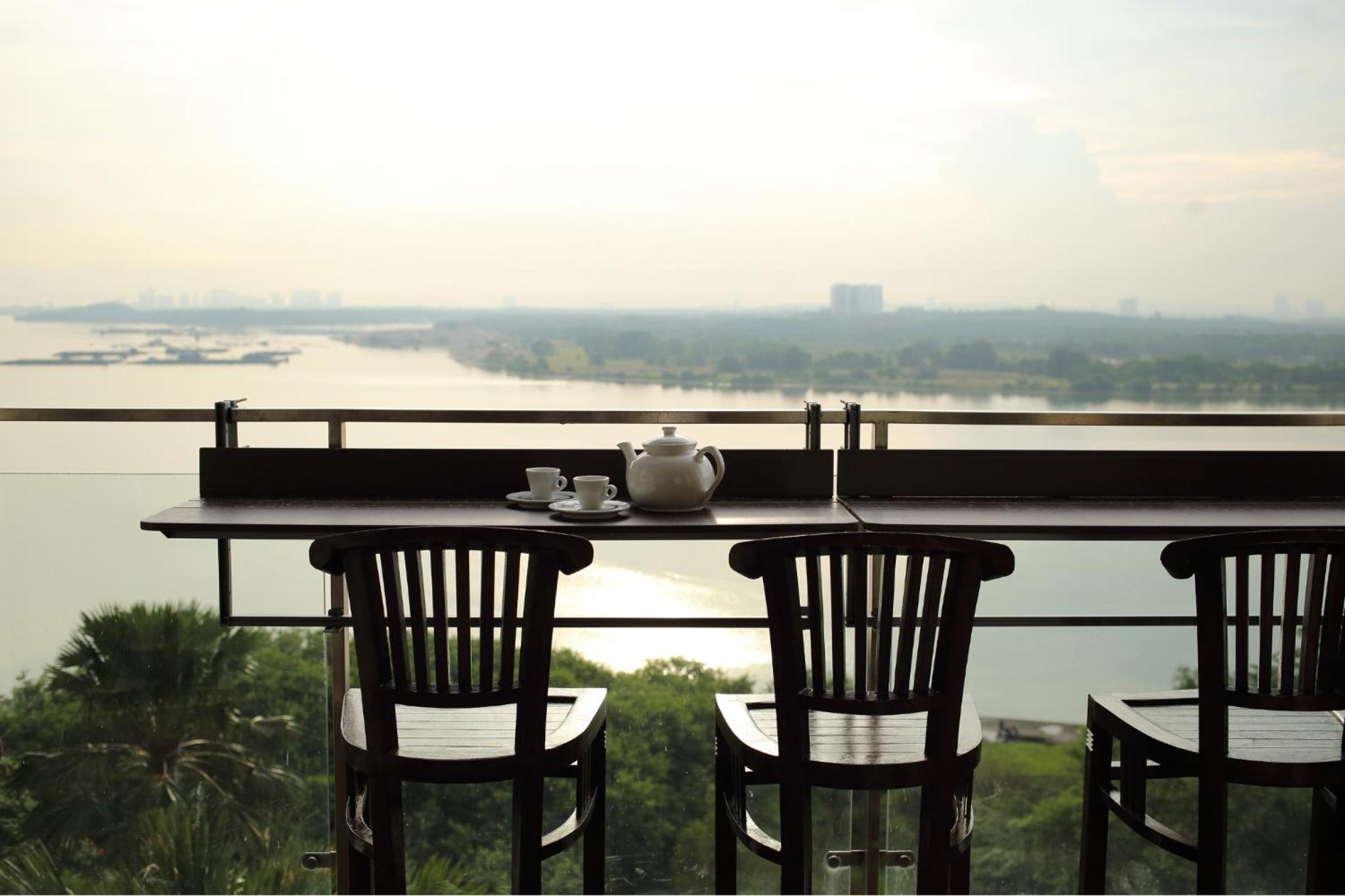 Danga Bay - 3BR Full Seaview - Luxe Balcony Bliss