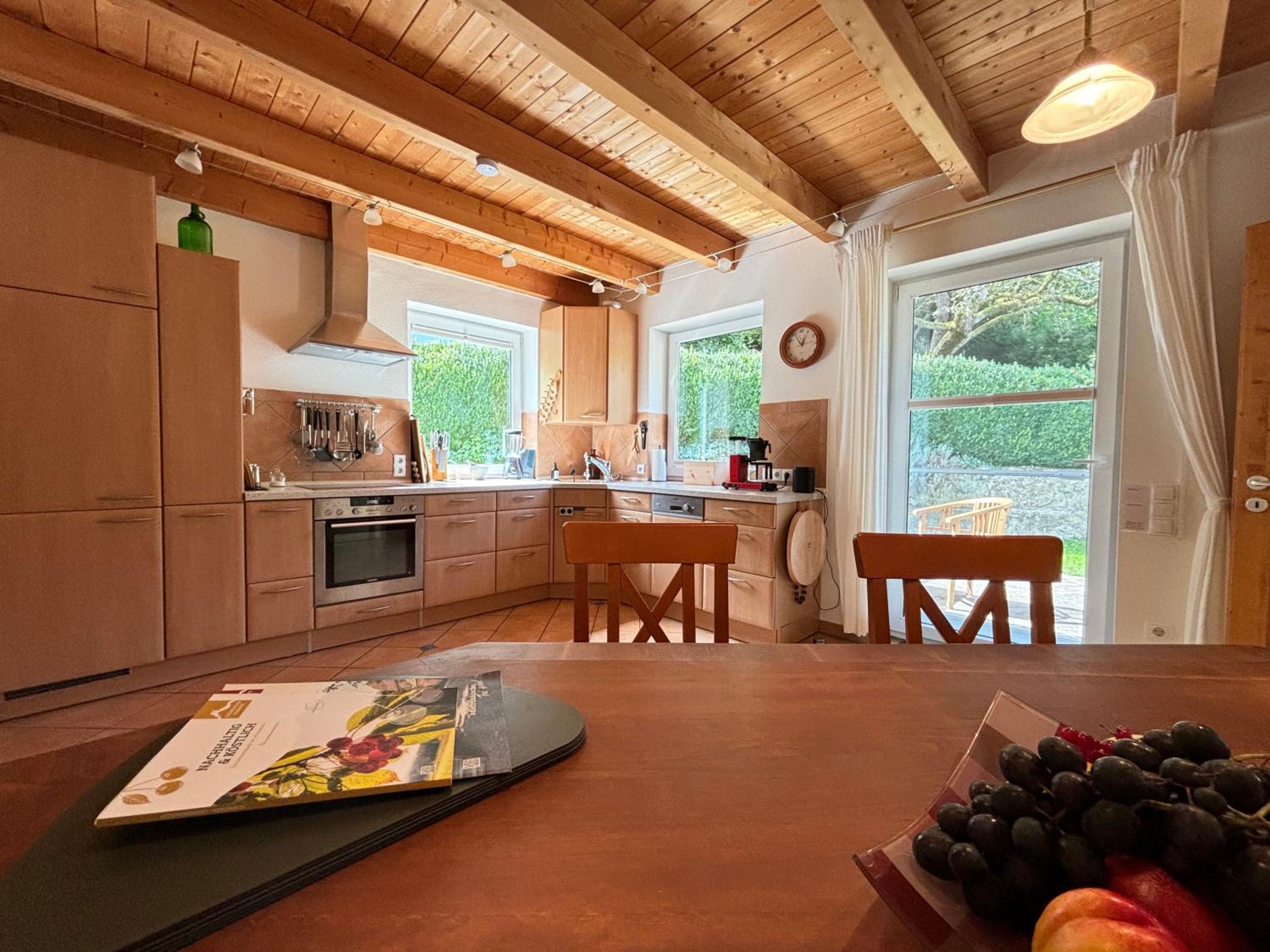 Casa-Philipp, mediterrane, lichtdurchflutete, stilvolle Ruhe-Oase, ebenerdig, mit Garten, Terrasse, Grill und Sauna im Naturparadies Fränkische Schweiz