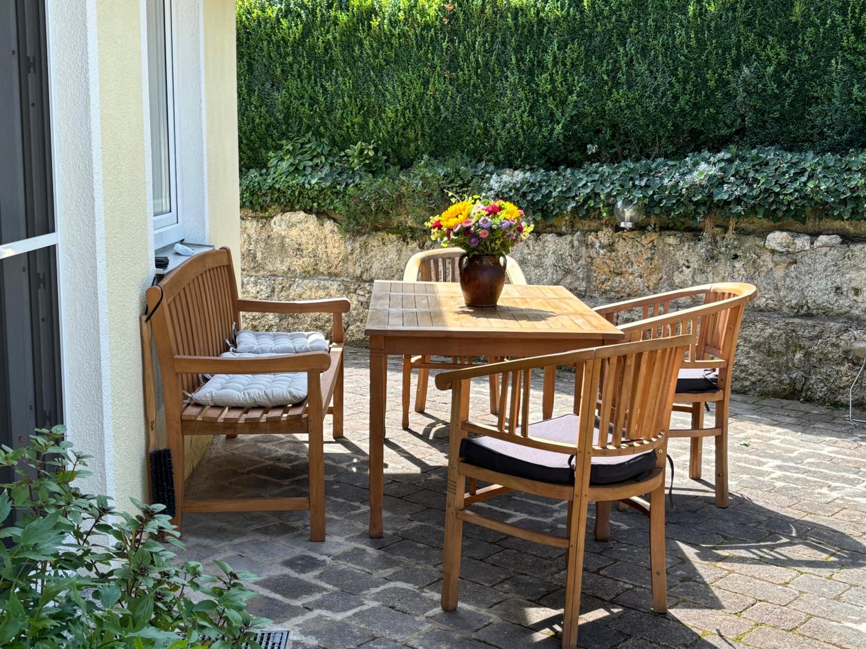 Casa-Philipp, mediterrane, lichtdurchflutete, stilvolle Ruhe-Oase, ebenerdig, mit Garten, Terrasse, Grill und Sauna im Naturparadies Fränkische Schweiz