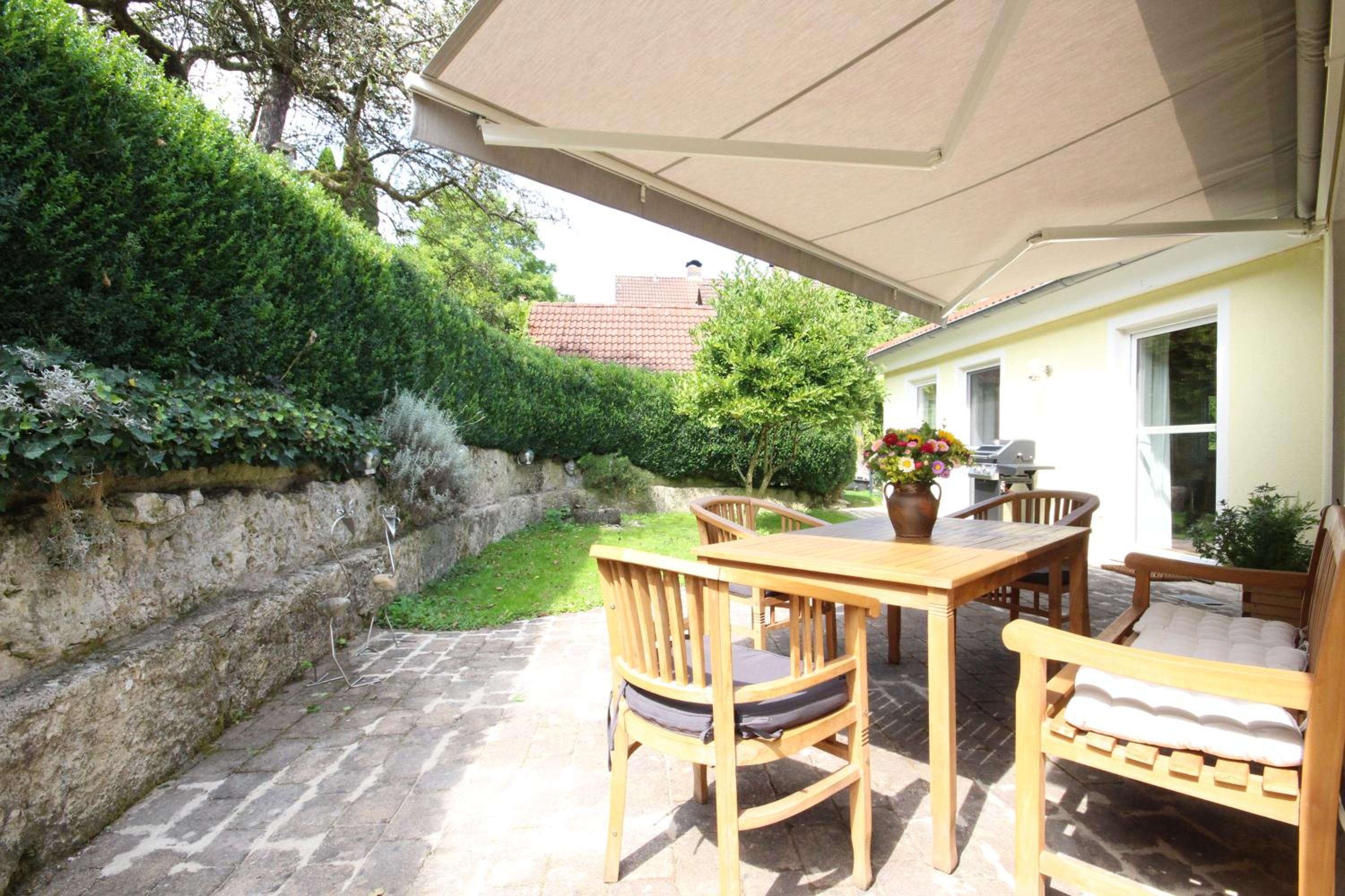 Casa-Philipp, mediterrane, lichtdurchflutete, stilvolle Ruhe-Oase, ebenerdig, mit Garten, Terrasse, Grill und Sauna im Naturparadies Fränkische Schweiz