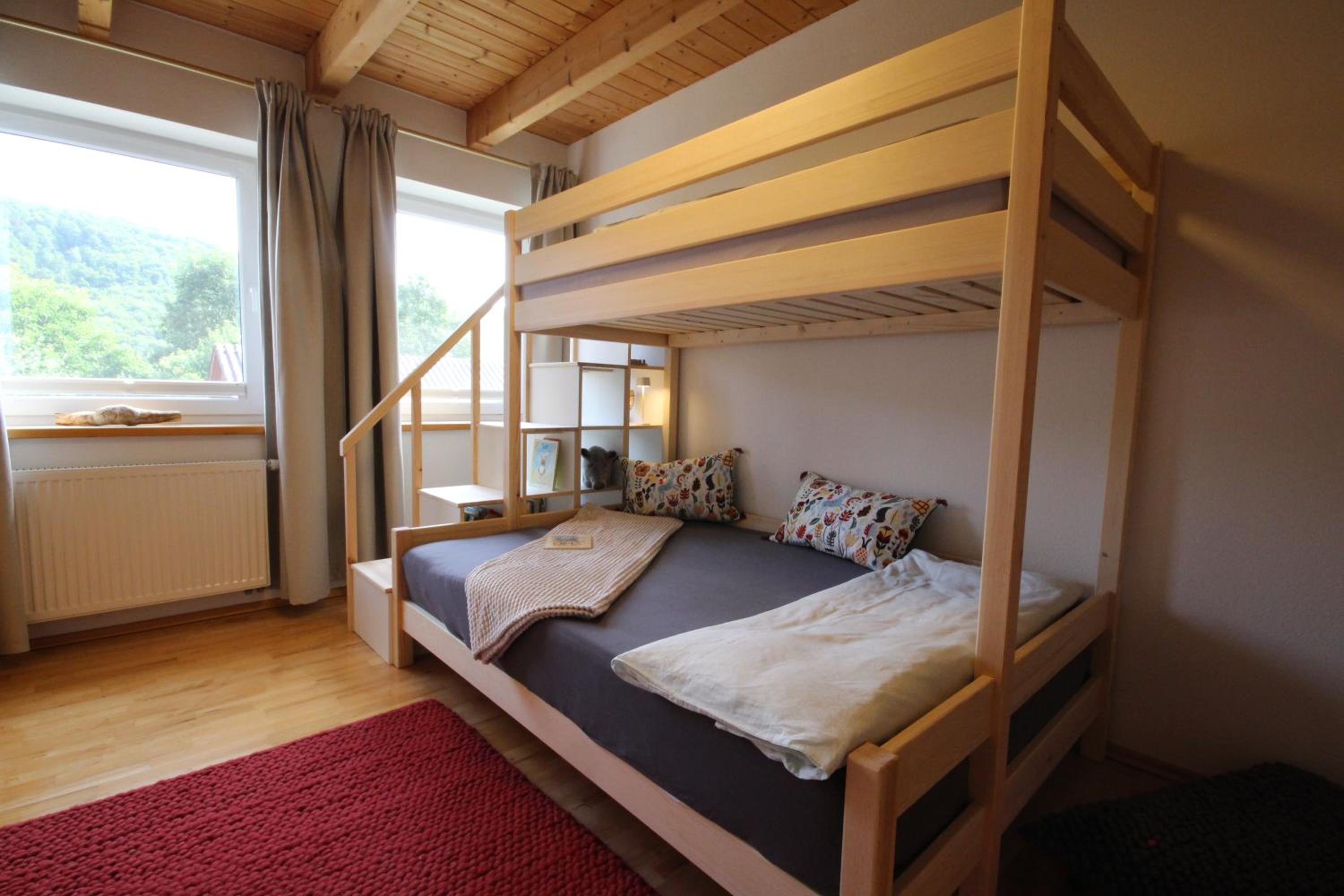 Casa-Philipp, mediterrane, lichtdurchflutete, stilvolle Ruhe-Oase, ebenerdig, mit Garten, Terrasse, Grill und Sauna im Naturparadies Fränkische Schweiz