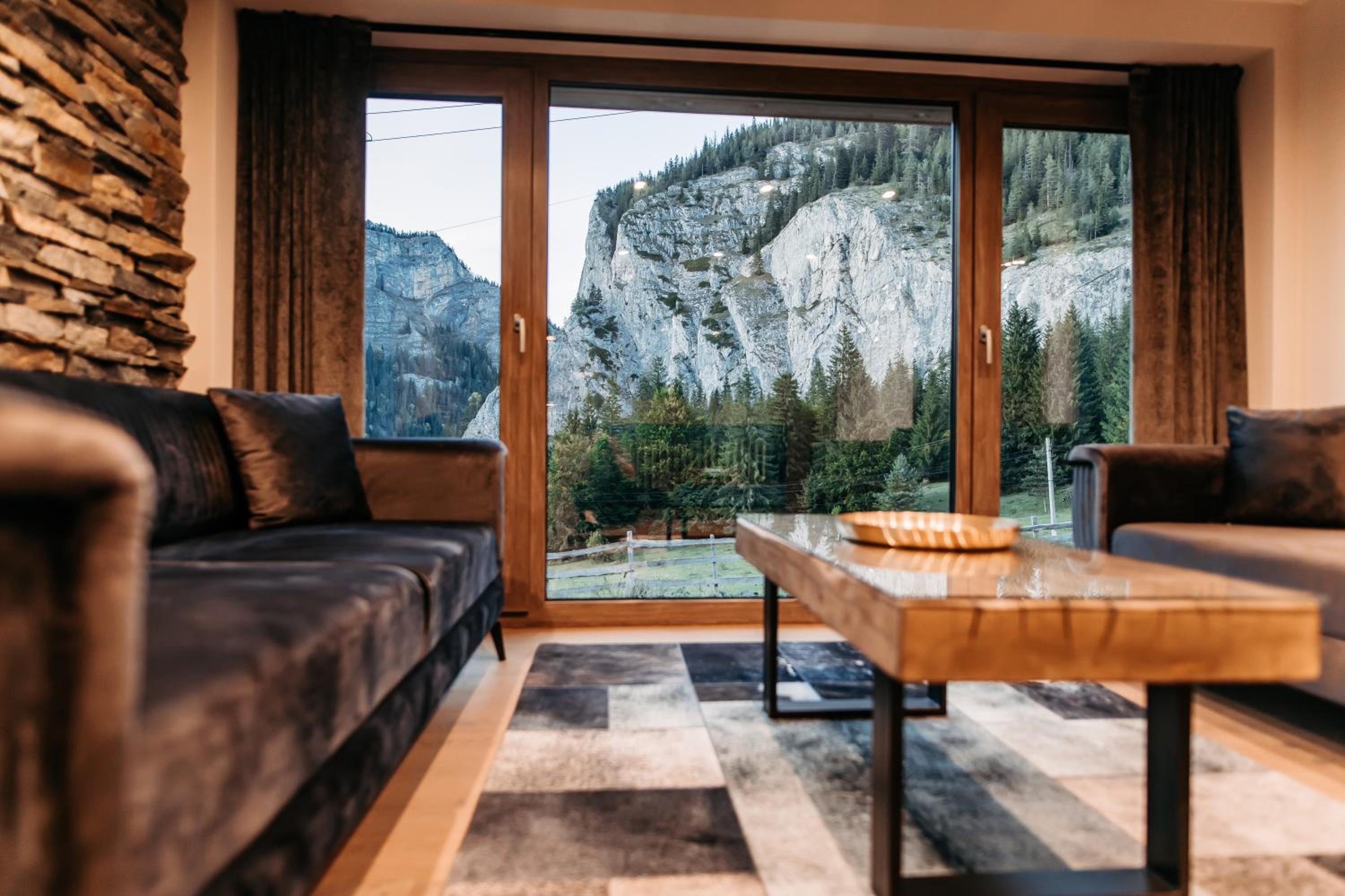 Grand Chalet Lacu Rosu view 5