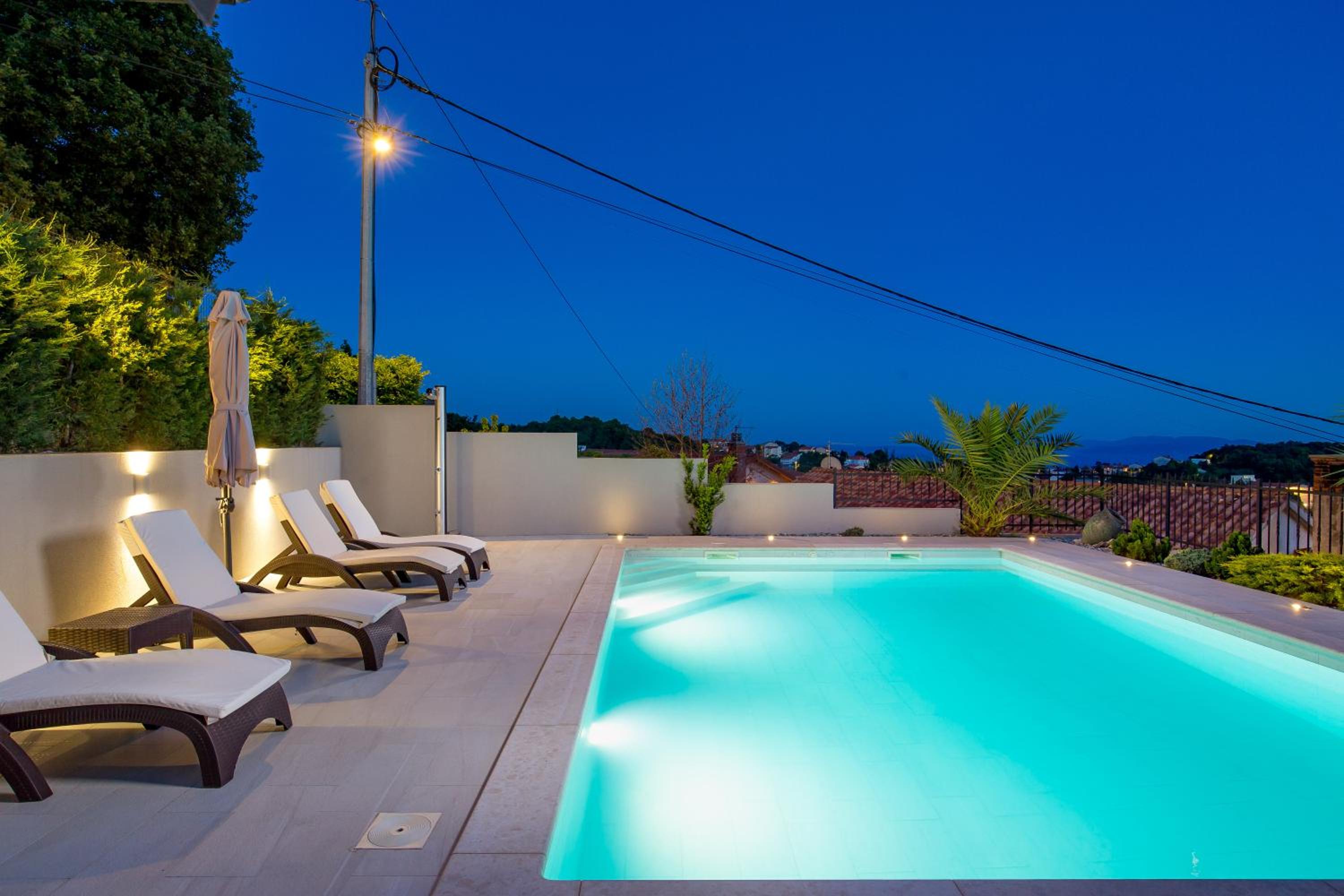 SROK luxury apartments by the pool