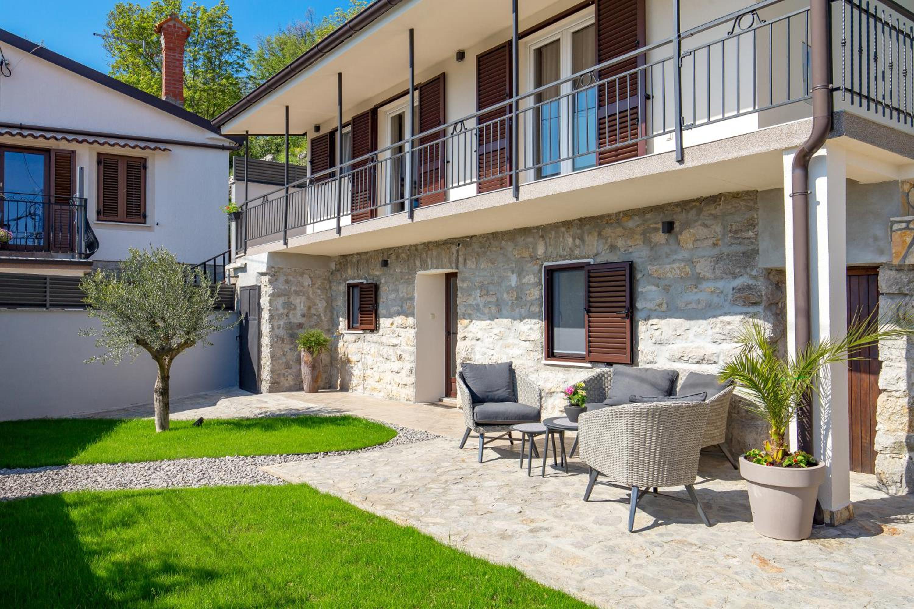 SROK luxury apartments by the pool