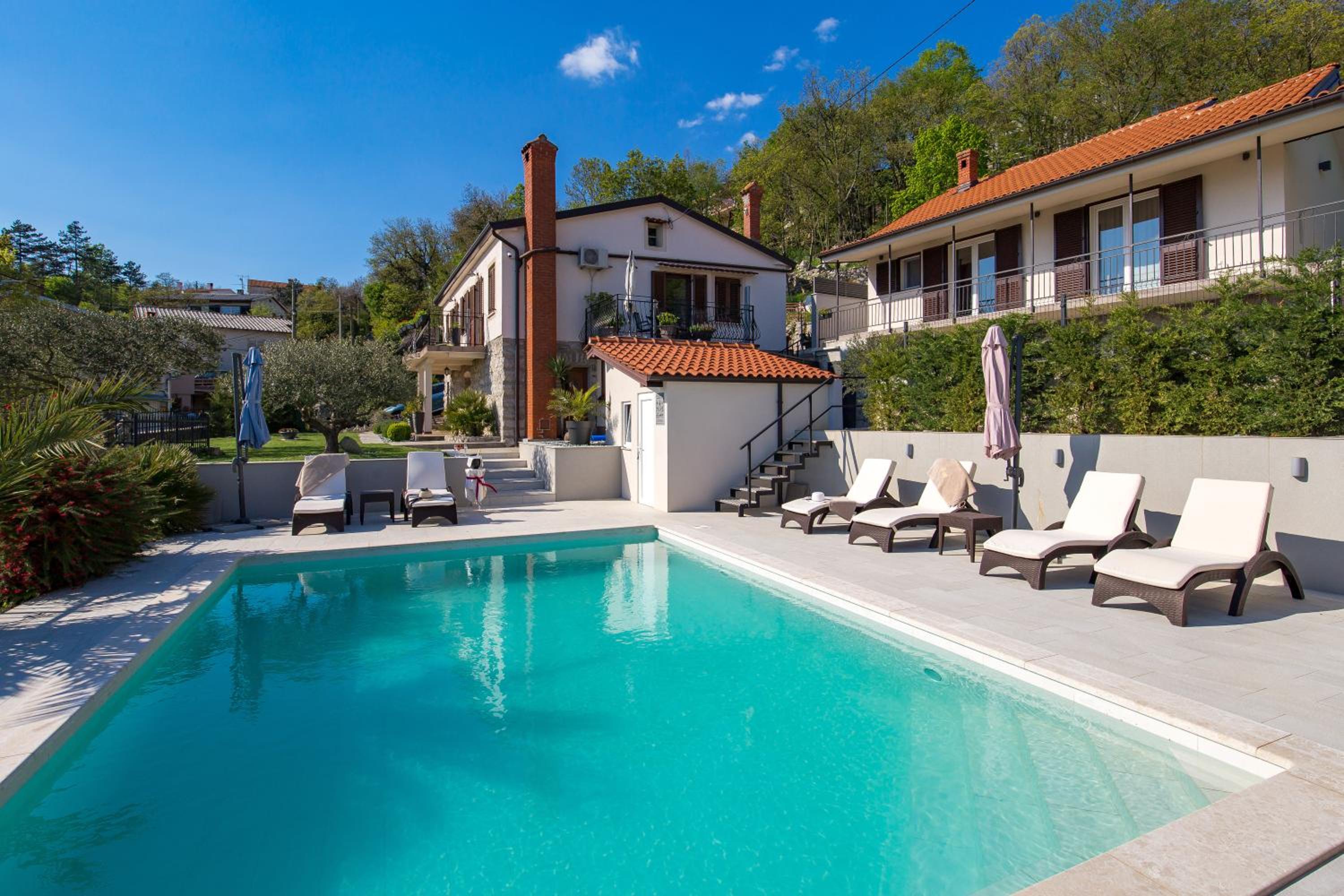 SROK luxury apartments by the pool