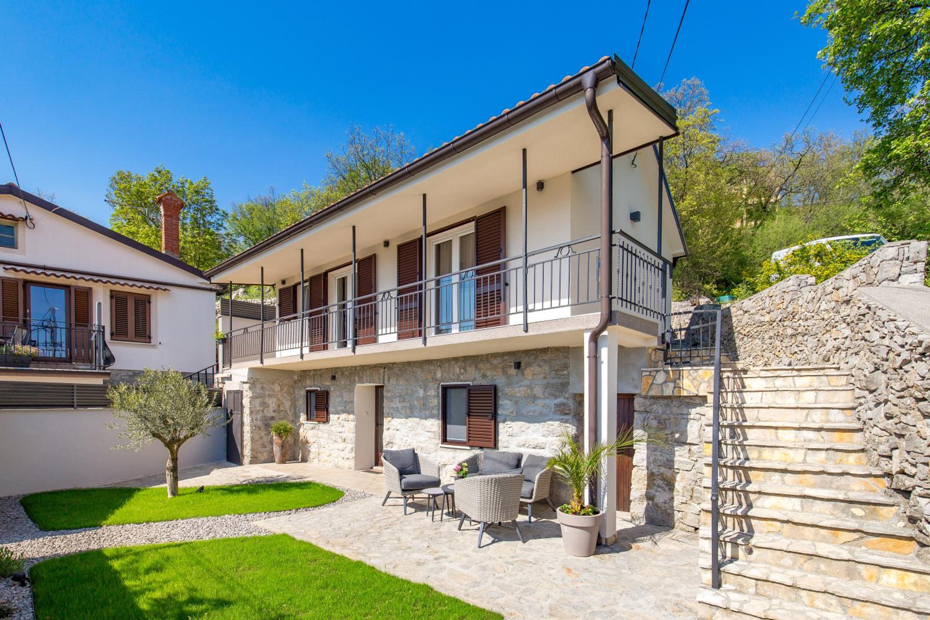 SROK luxury apartments by the pool