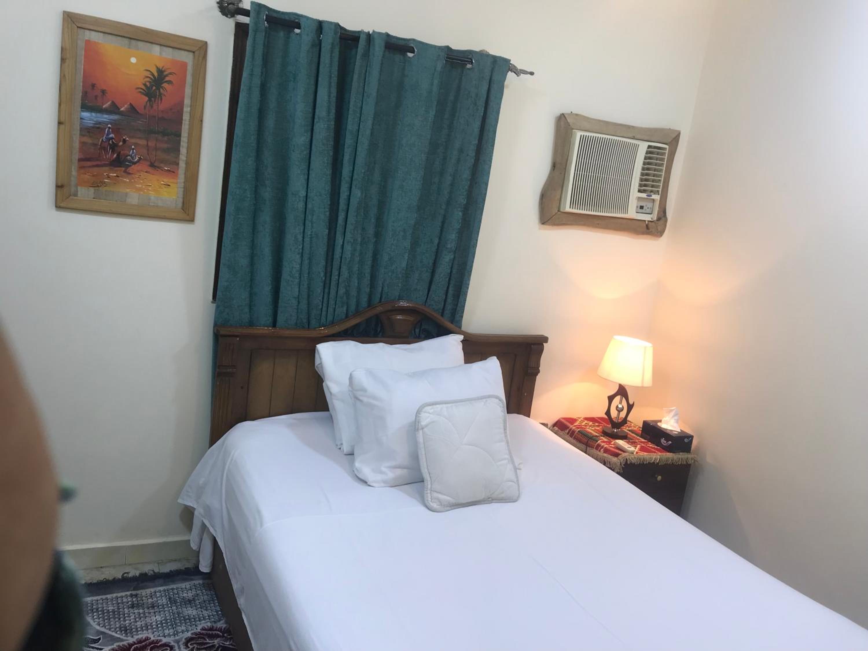 Sakkara pyramid inn hotel