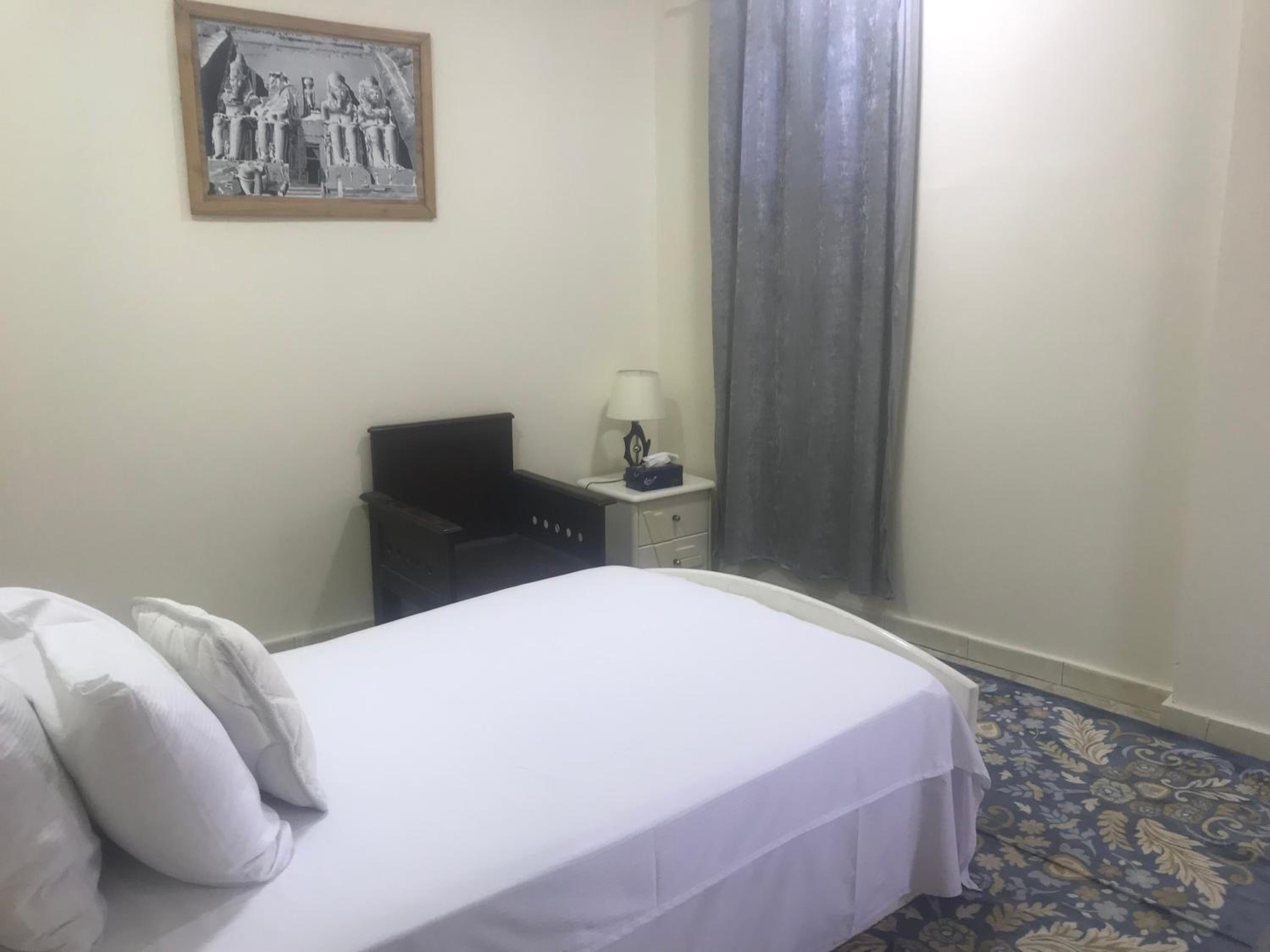Sakkara pyramid inn hotel