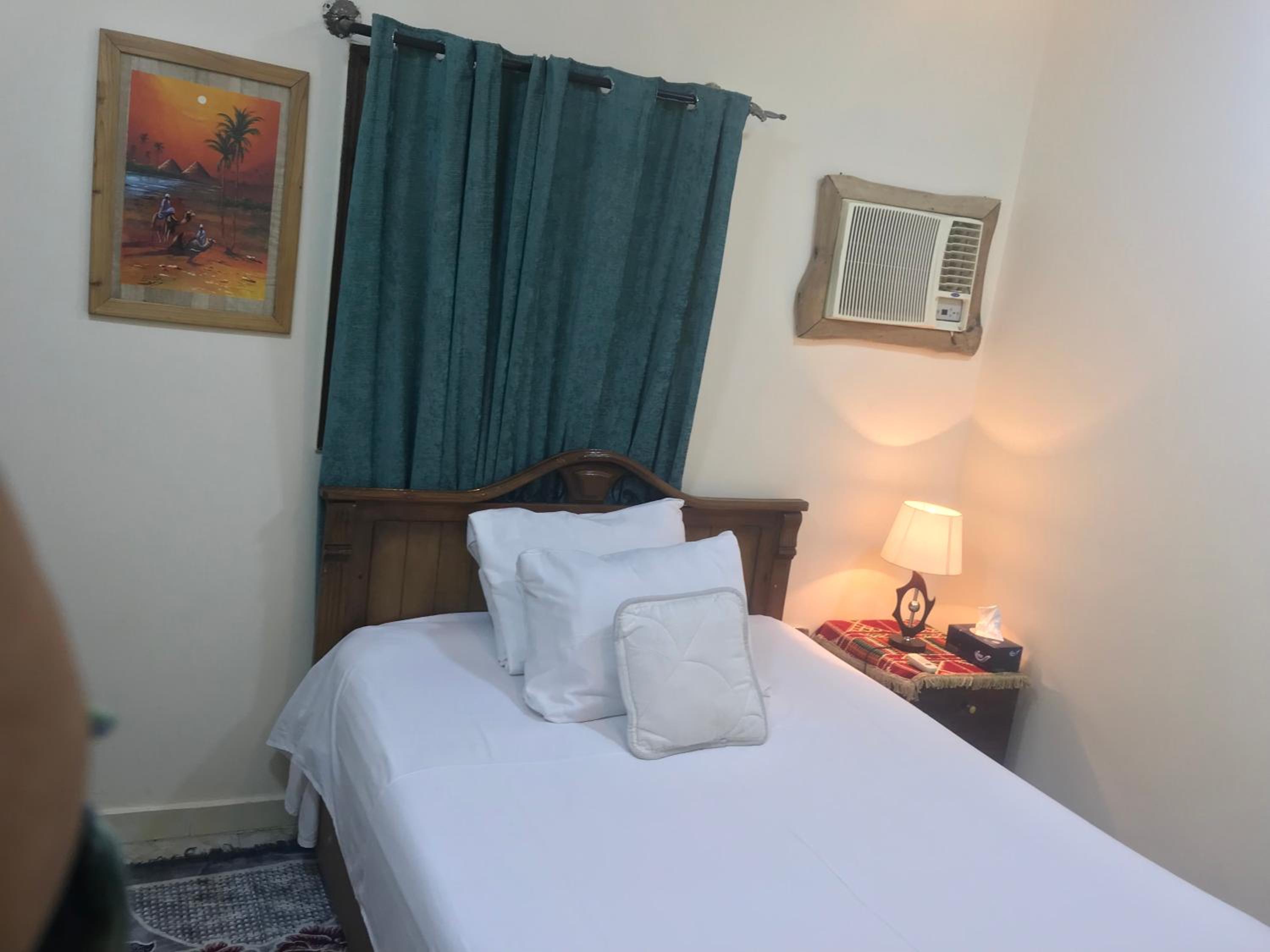 Sakkara pyramid inn hotel