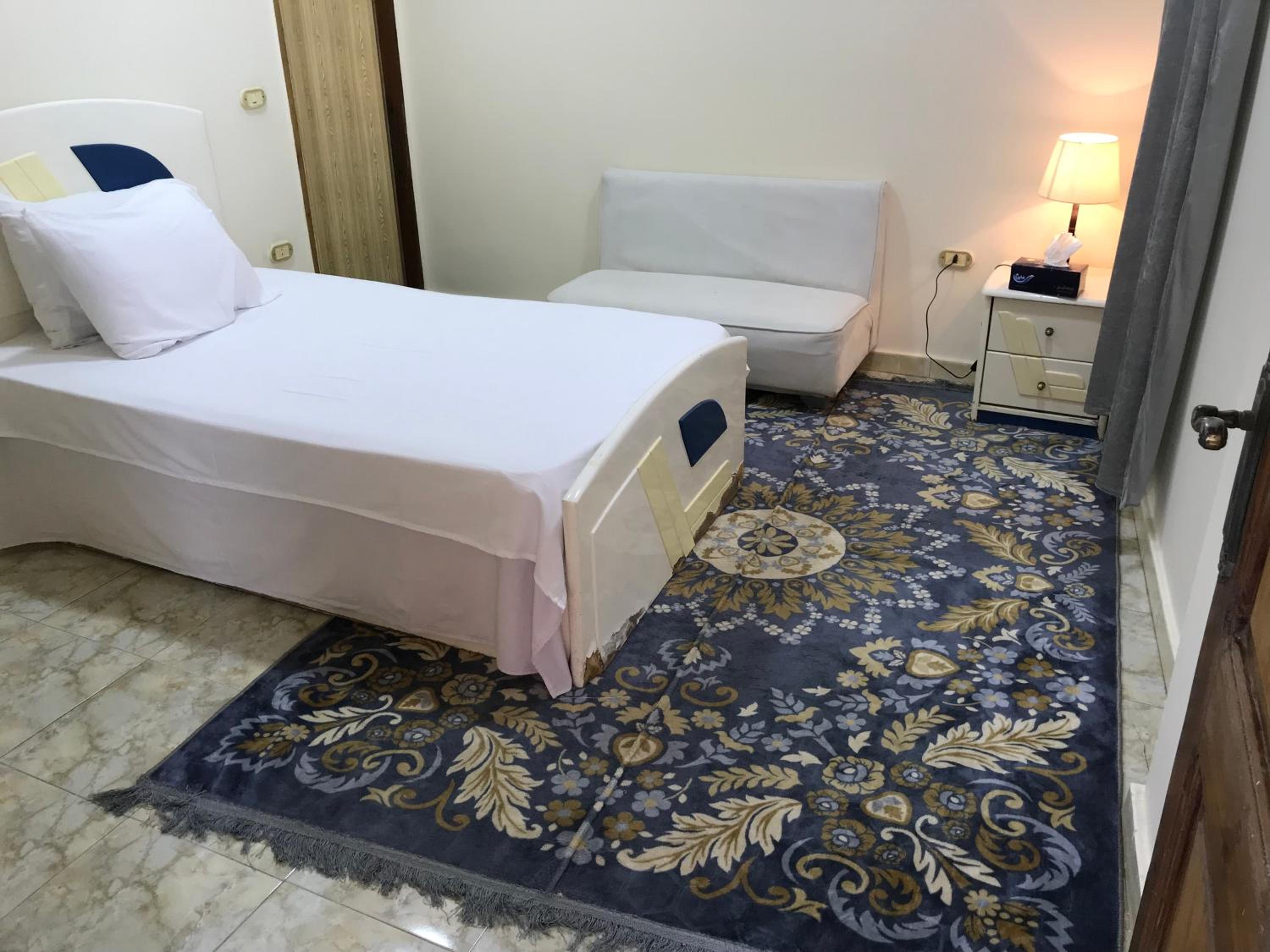 Sakkara pyramid inn hotel