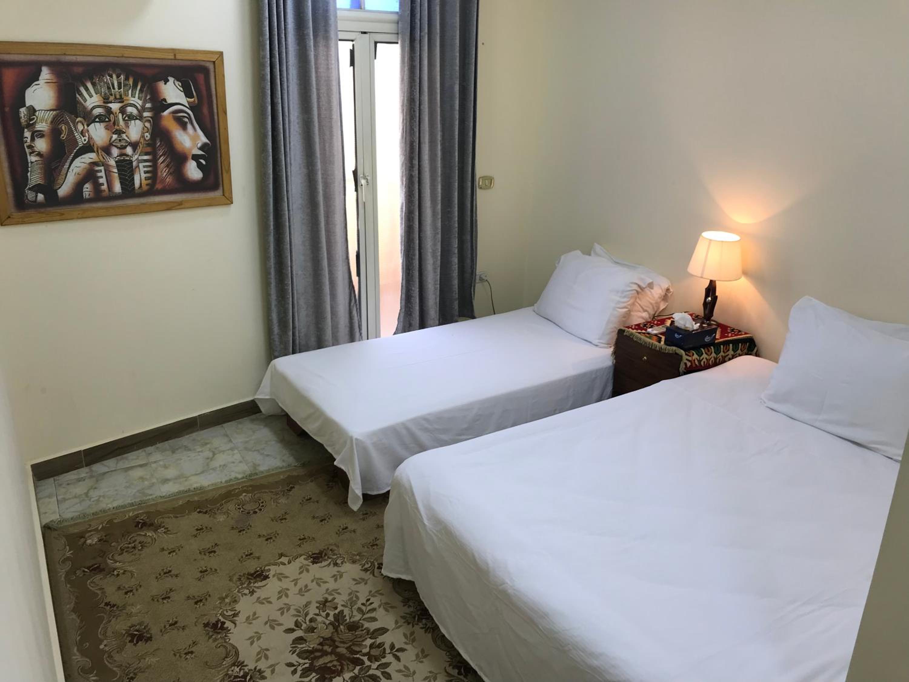 Sakkara pyramid inn hotel