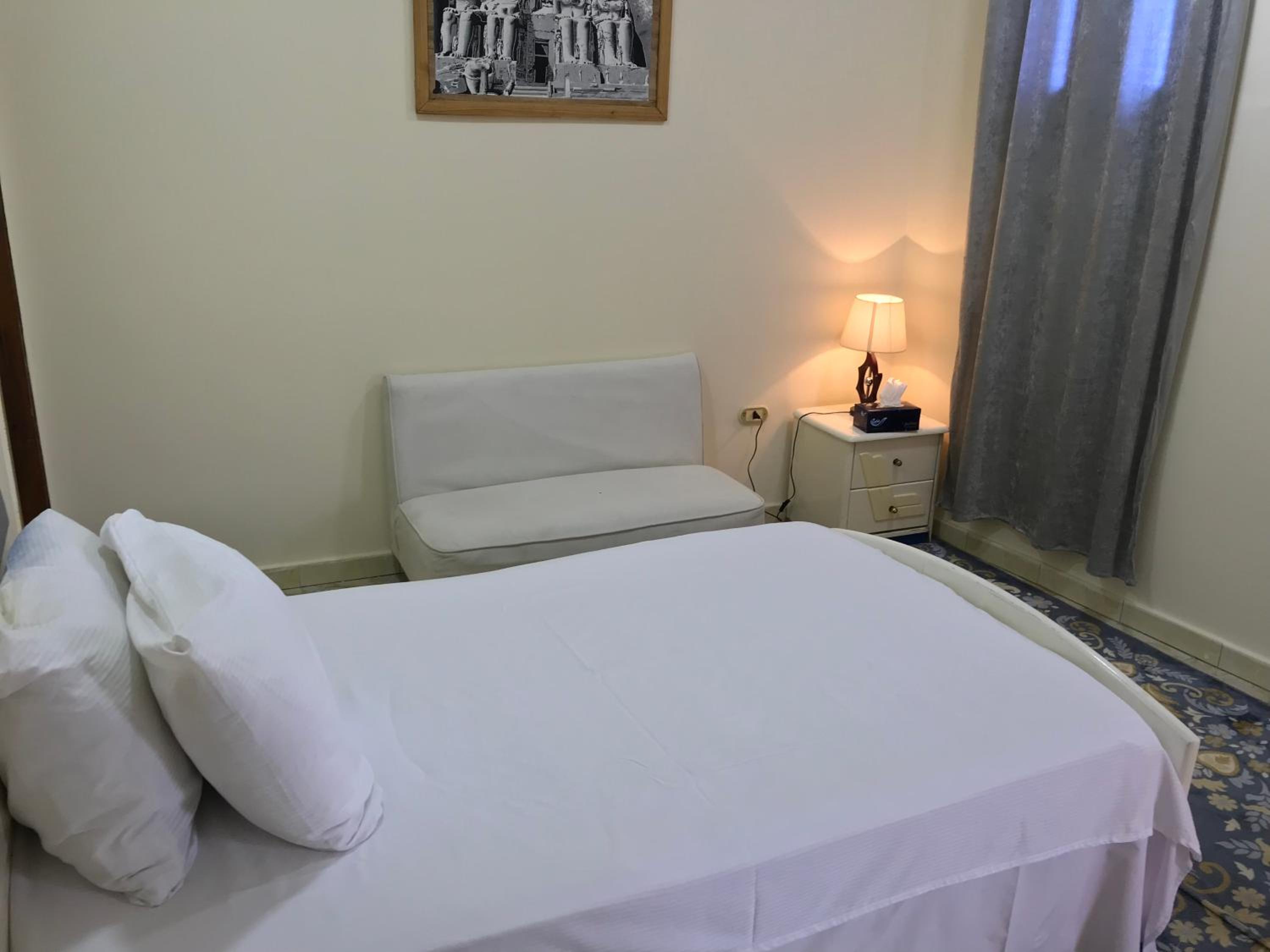 Sakkara pyramid inn hotel