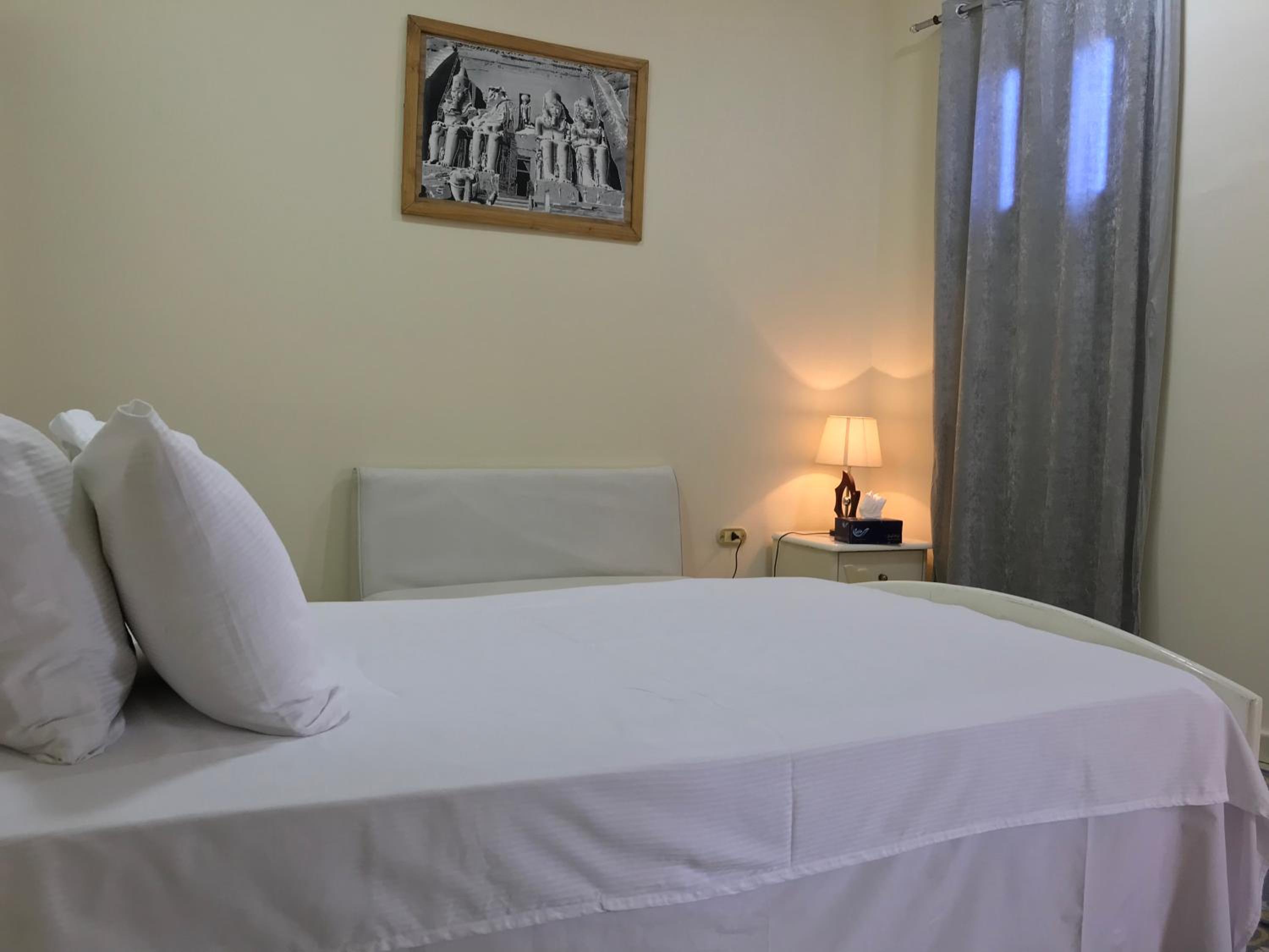 Sakkara pyramid inn hotel
