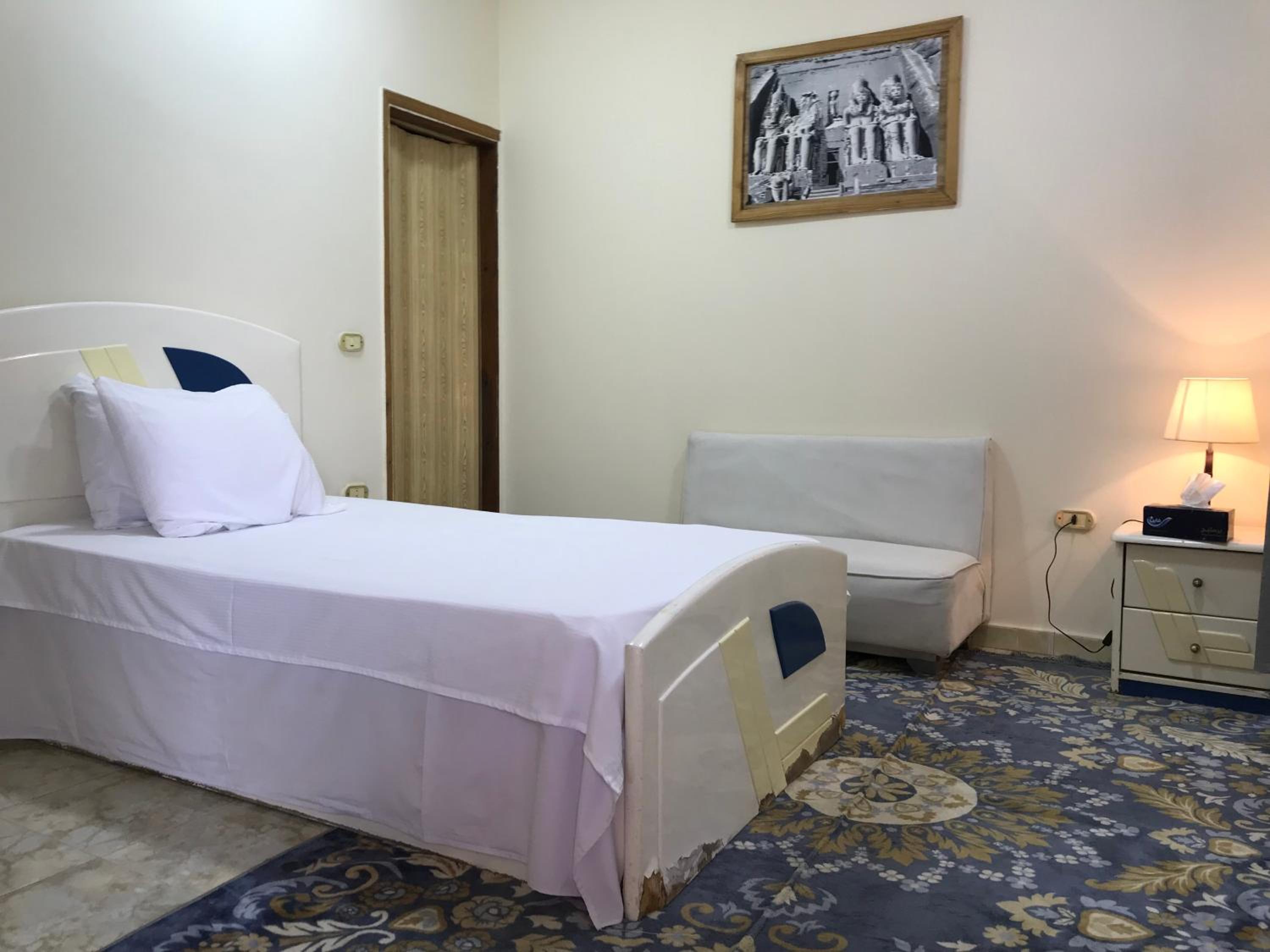 Sakkara pyramid inn hotel