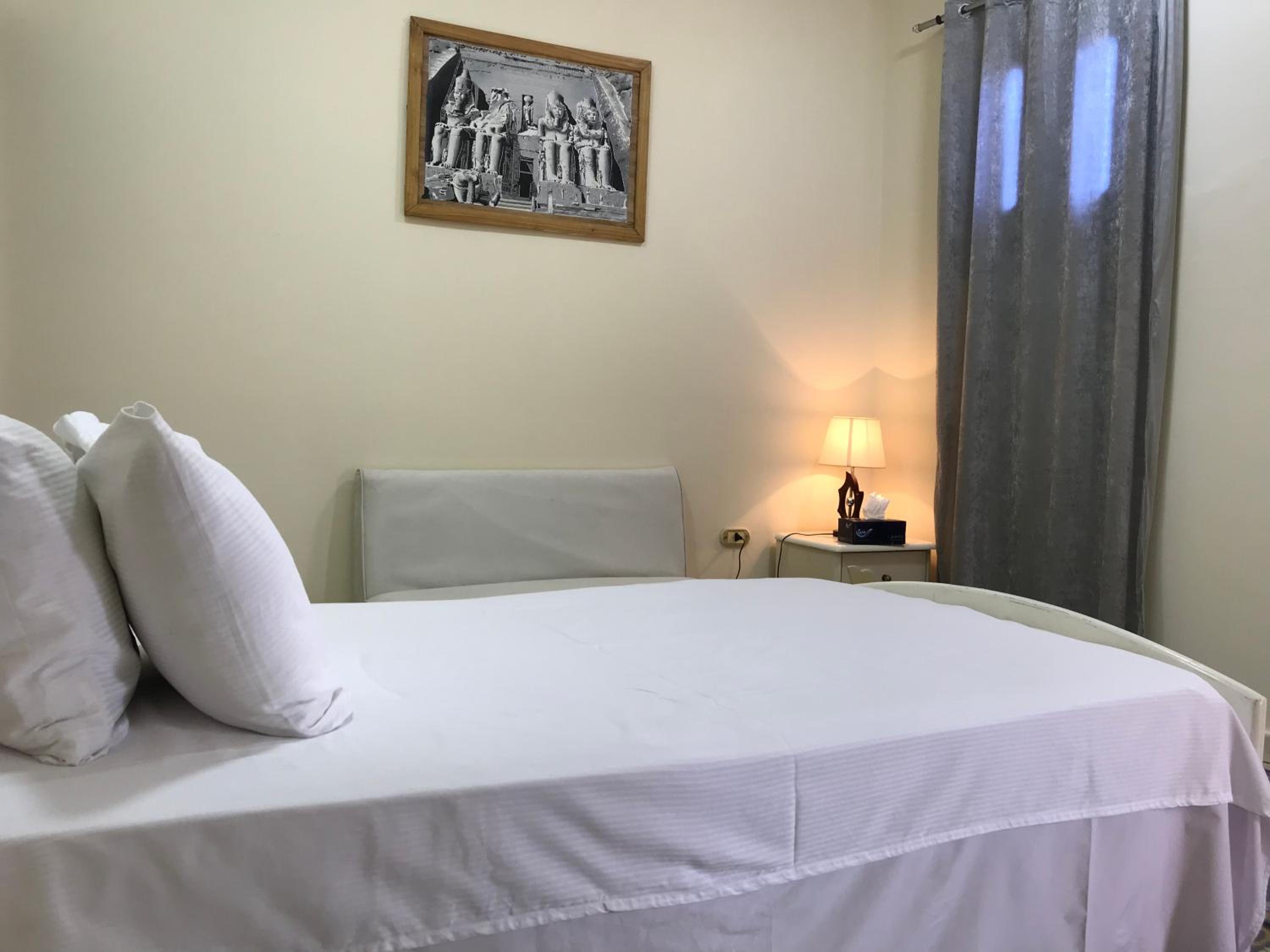 Sakkara pyramid inn hotel