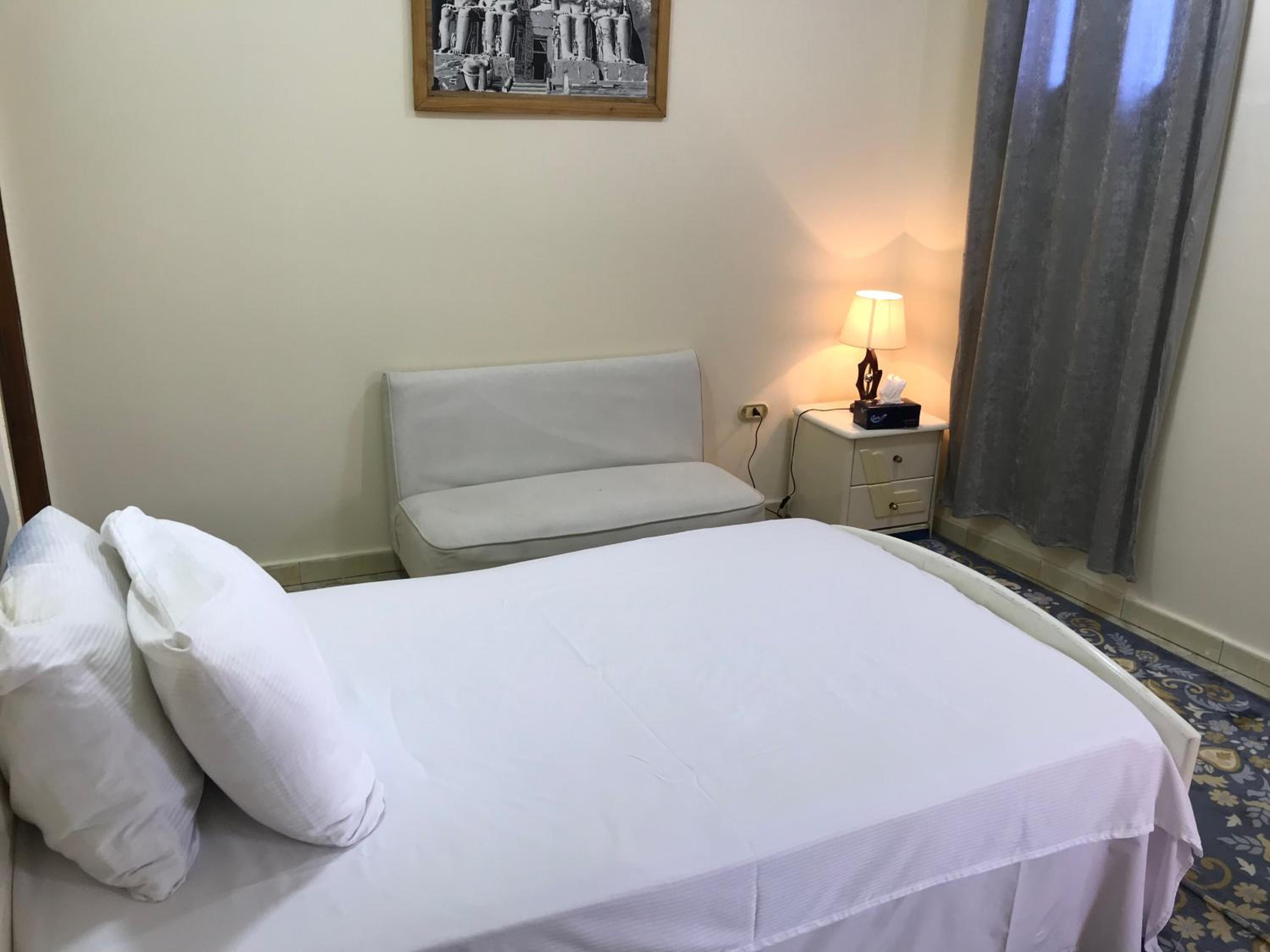 Sakkara pyramid inn hotel