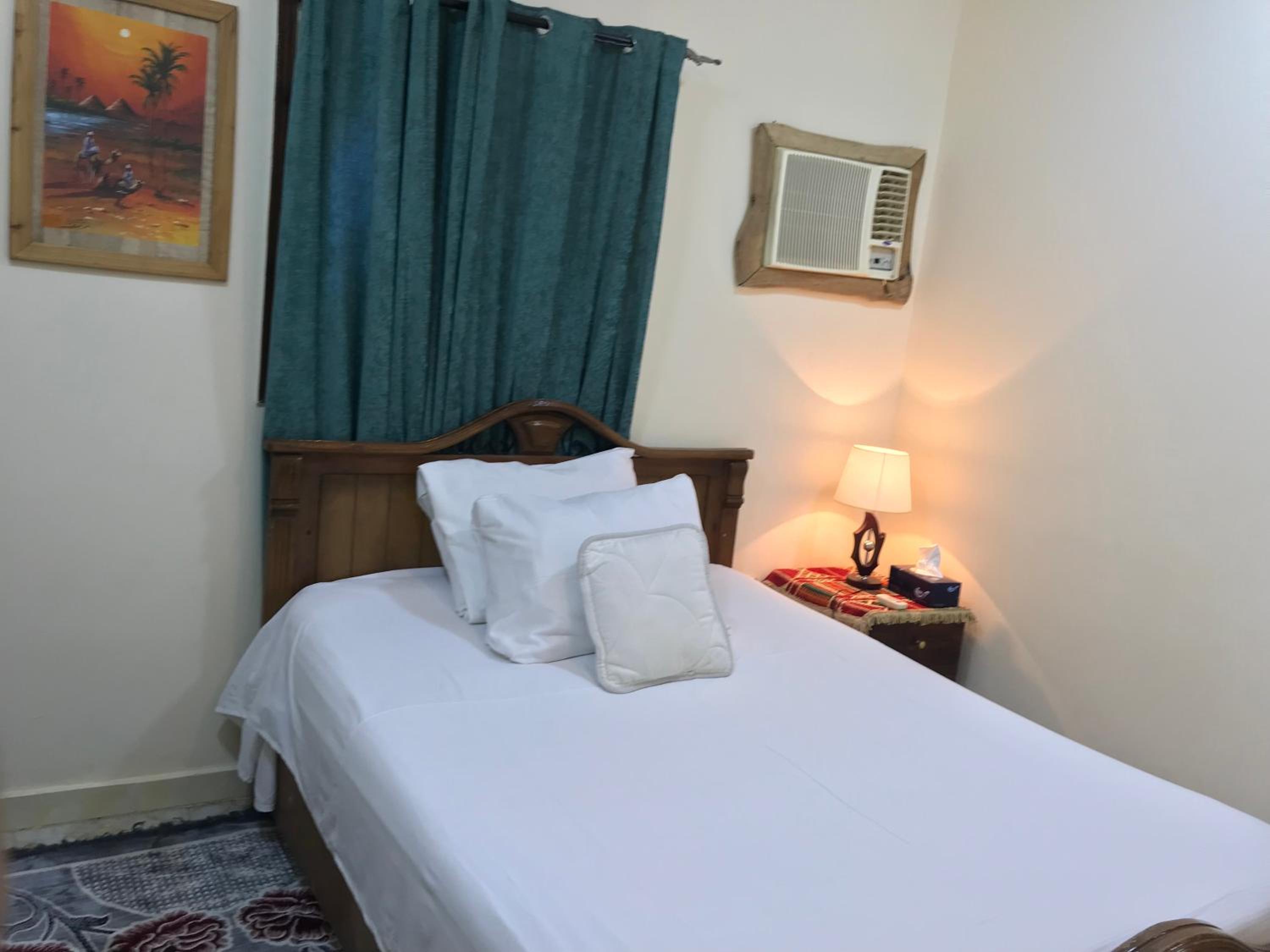 Sakkara pyramid inn hotel