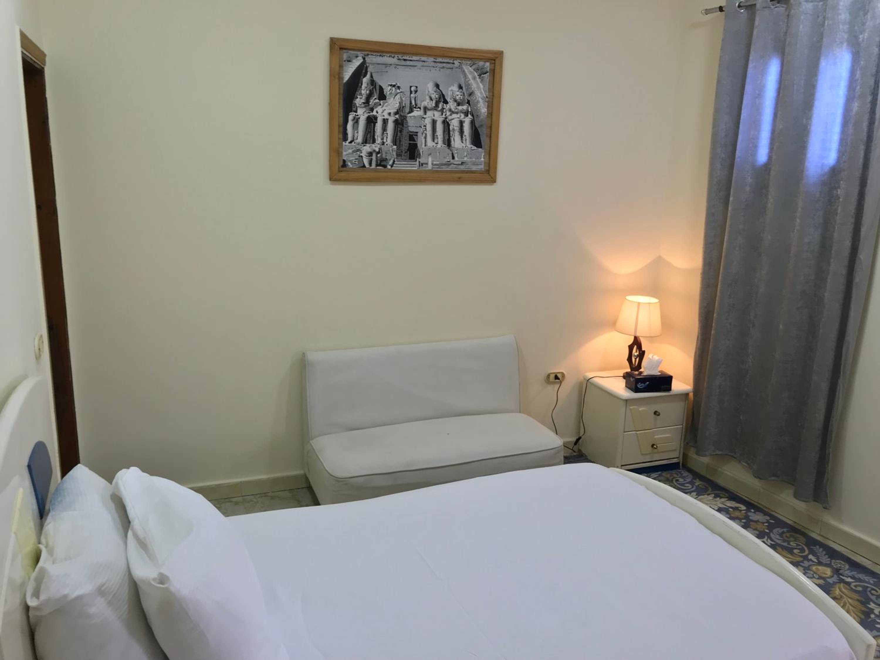 Sakkara pyramid inn hotel