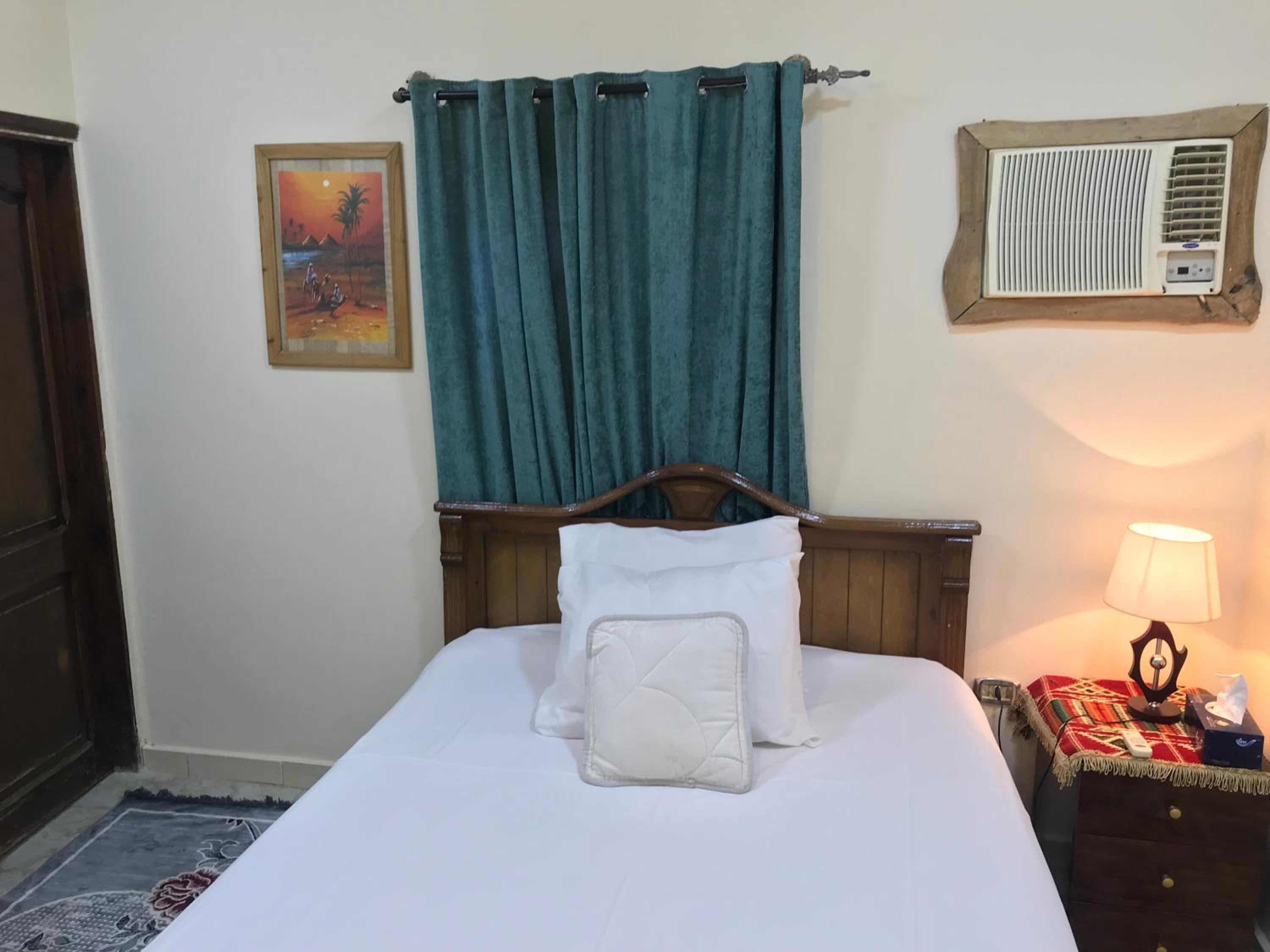 Sakkara pyramid inn hotel