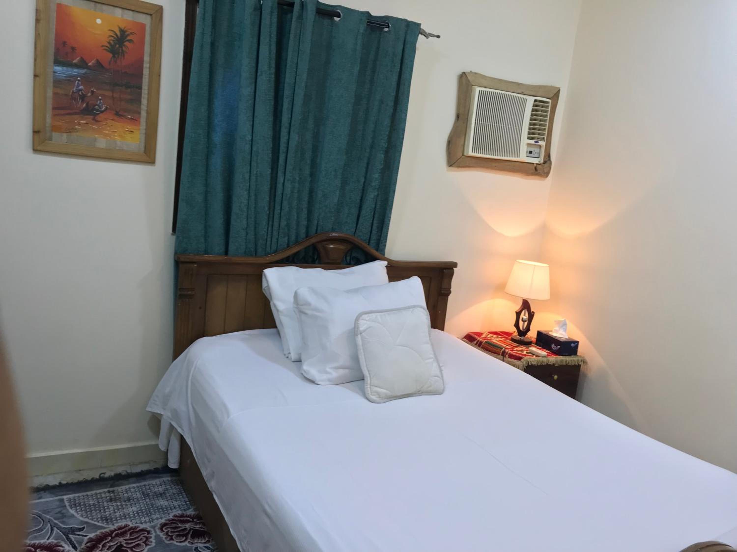 Sakkara pyramid inn hotel