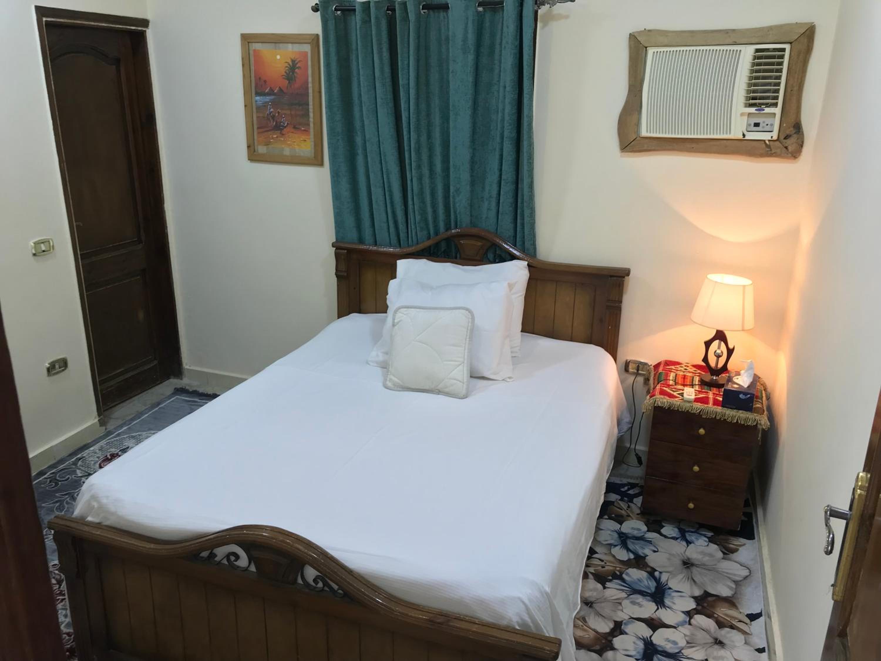 Sakkara pyramid inn hotel