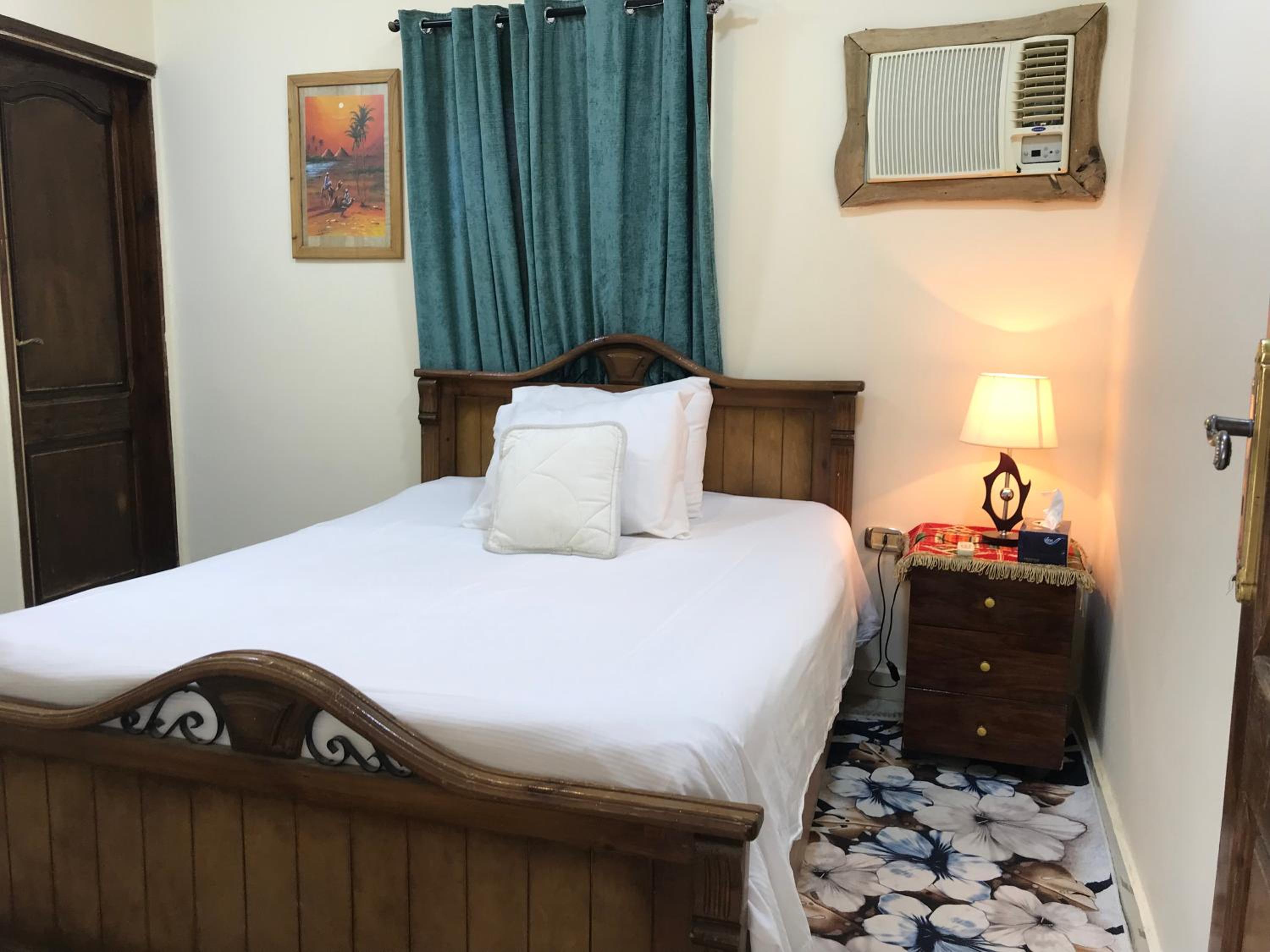 Sakkara pyramid inn hotel