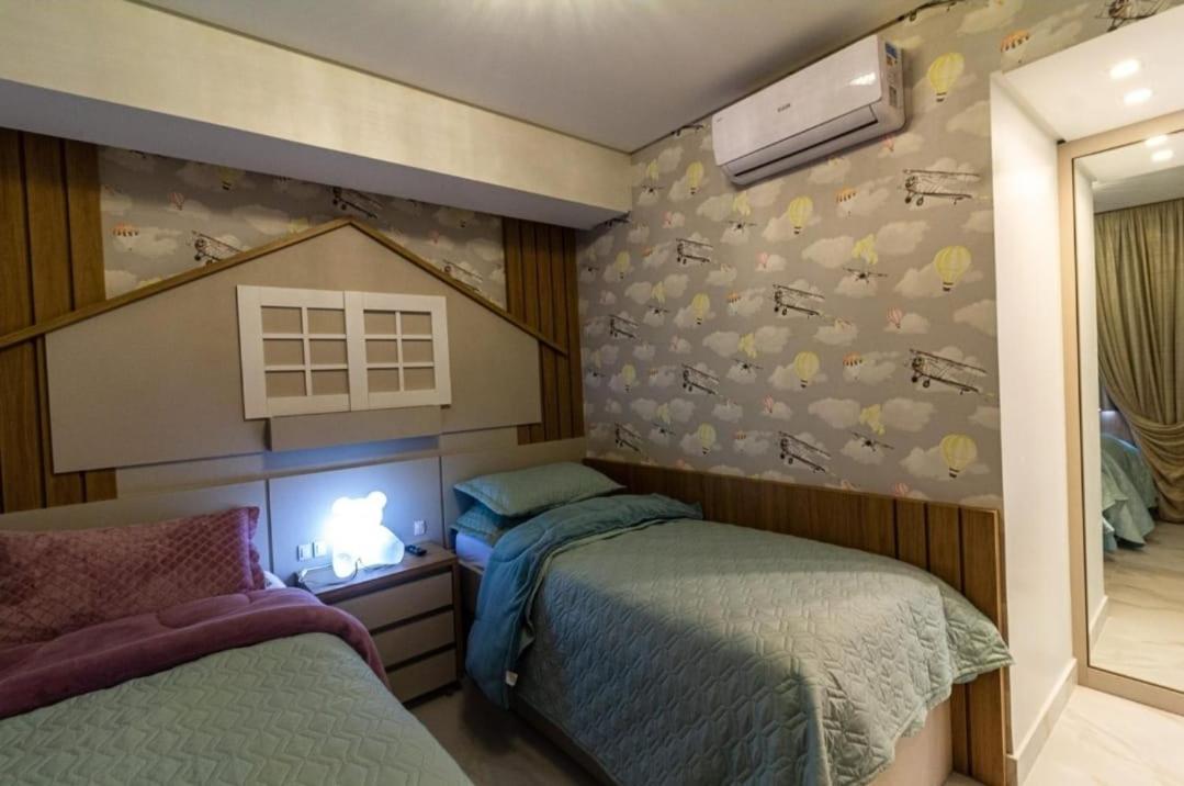 Apartamento 3 suítes - Meia Praia - Itapema - 4 min de caminhada até a praia