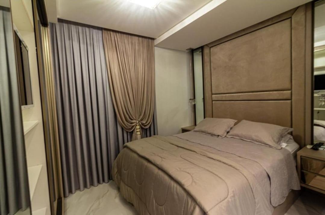 Apartamento 3 suítes - Meia Praia - Itapema - 4 min de caminhada até a praia