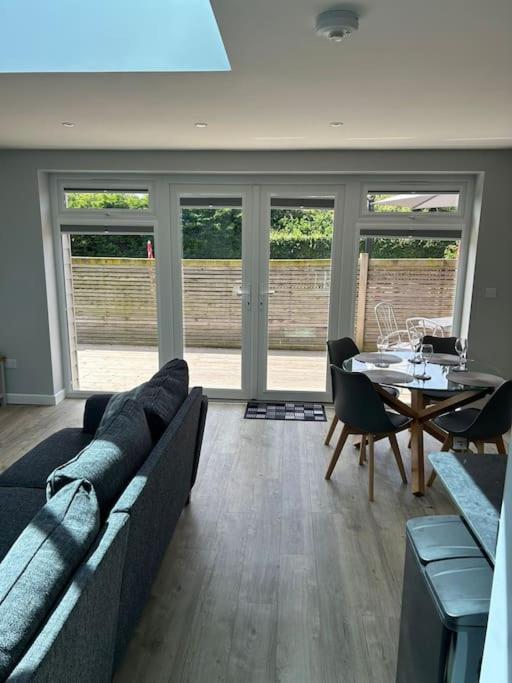 Modern apartment near the beach free parking view 4