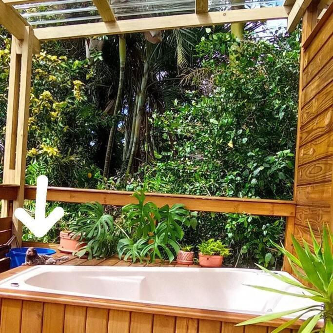 Chalé com banheira até 4 pessoas temporada vista mar floripa