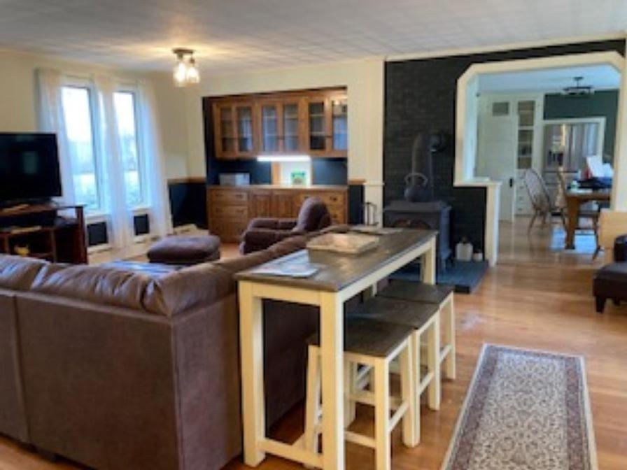 Huge Farmhouse Estate on South Pond with Extreme Privacy: Host Weddings view 4